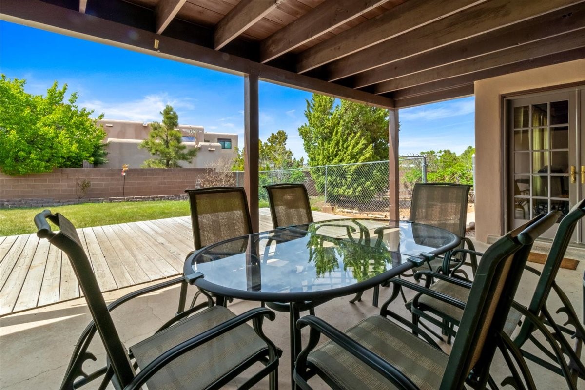 Santa Fe, New Mexico 87505, United States, 4 Bedrooms Bedrooms, ,3 BathroomsBathrooms,Residential,Pending,57444