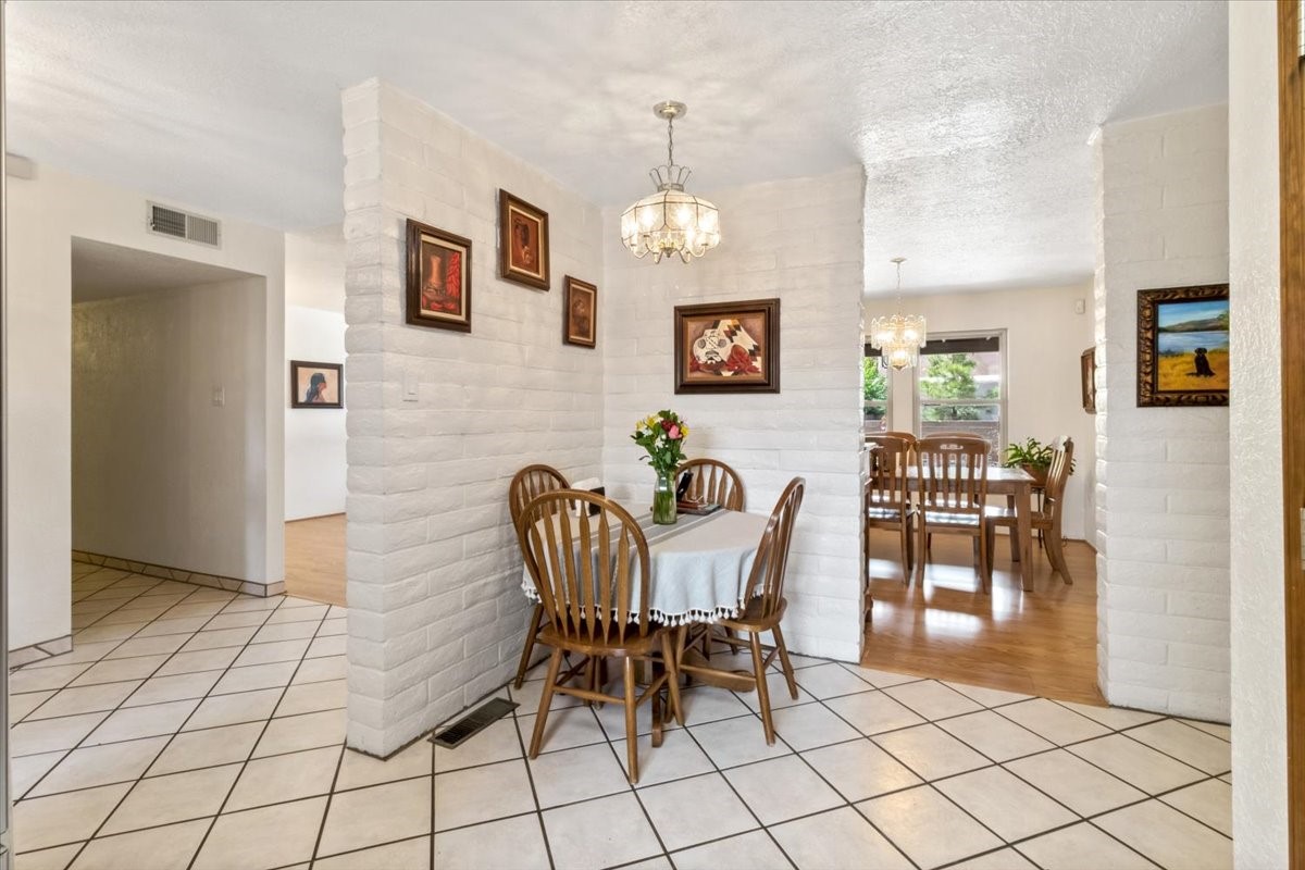 Santa Fe, New Mexico 87505, United States, 4 Bedrooms Bedrooms, ,3 BathroomsBathrooms,Residential,Pending,57444