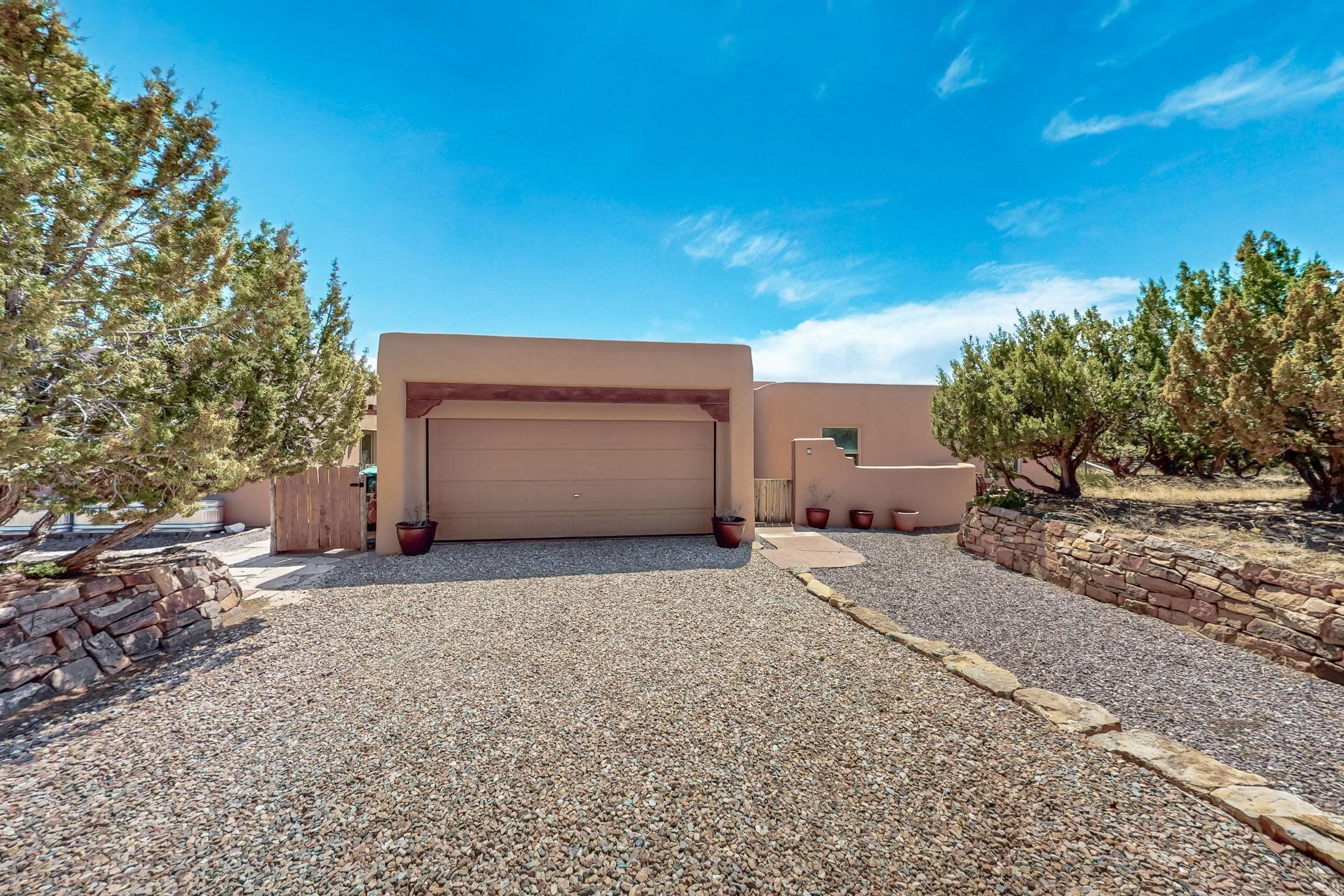 9 Herrada Court, Santa Fe, New Mexico image 3