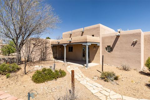 Tiny photo for 82 Cielo De Oro, Santa Fe, NM 87508 (MLS # 202601631)