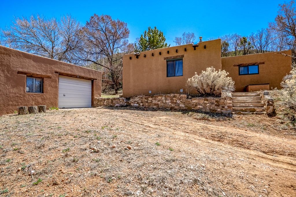 1710 Upper Canyon Road, Santa Fe, New Mexico image 1