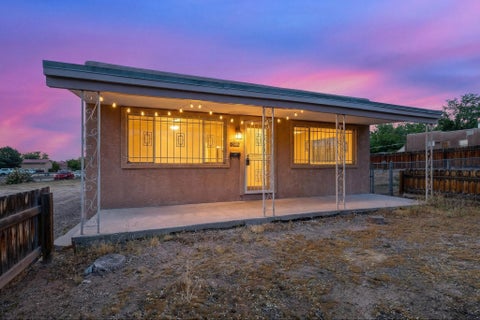 Homes For Sale - 290329052907 SE Burton Avenue<br/> Albuquerque, NM 87106