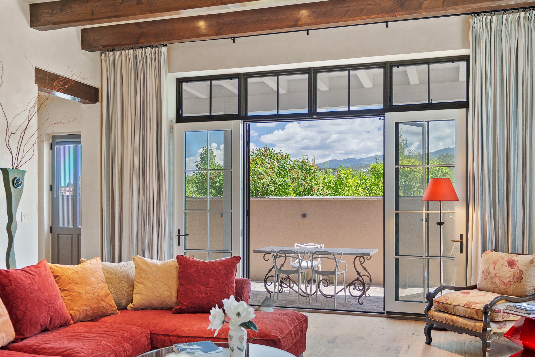 Santa Fe, New Mexico 87501, United States, 2 Bedrooms Bedrooms, ,2 BathroomsBathrooms,Residential,Pending,52220