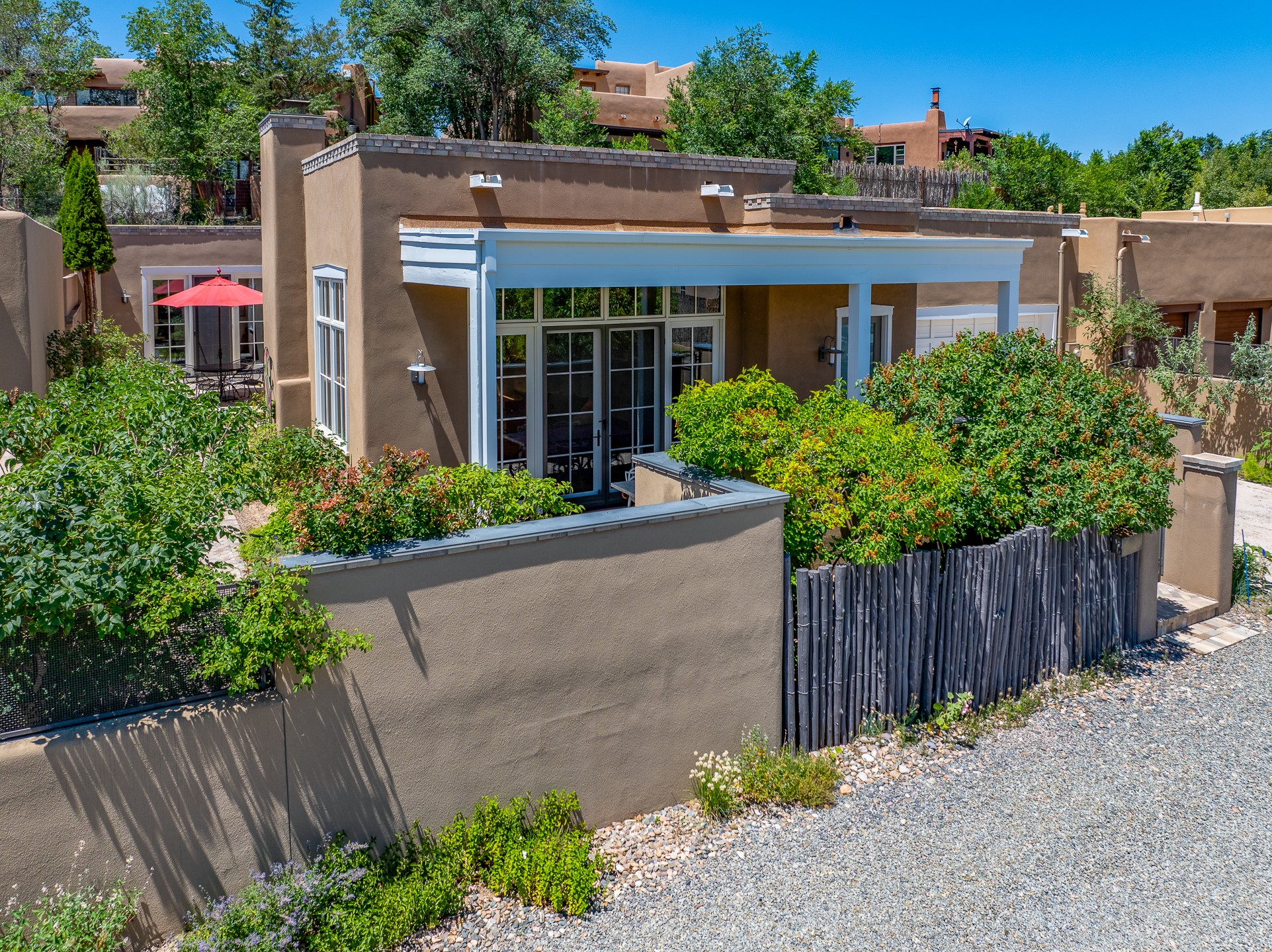 Santa Fe, New Mexico 87501, United States, 2 Bedrooms Bedrooms, ,2 BathroomsBathrooms,Residential,Pending,52220