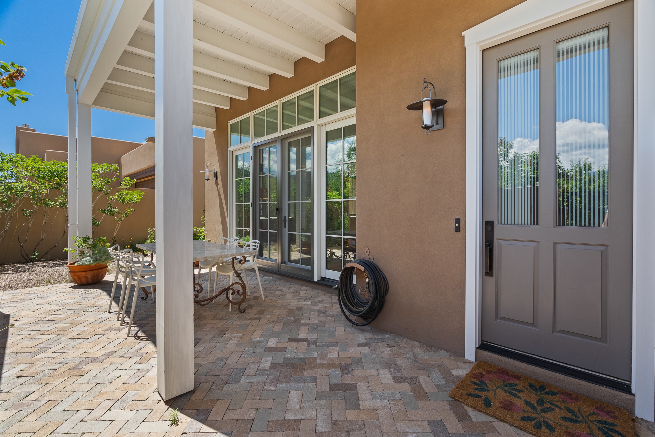 Santa Fe, New Mexico 87501, United States, 2 Bedrooms Bedrooms, ,2 BathroomsBathrooms,Residential,Pending,52220