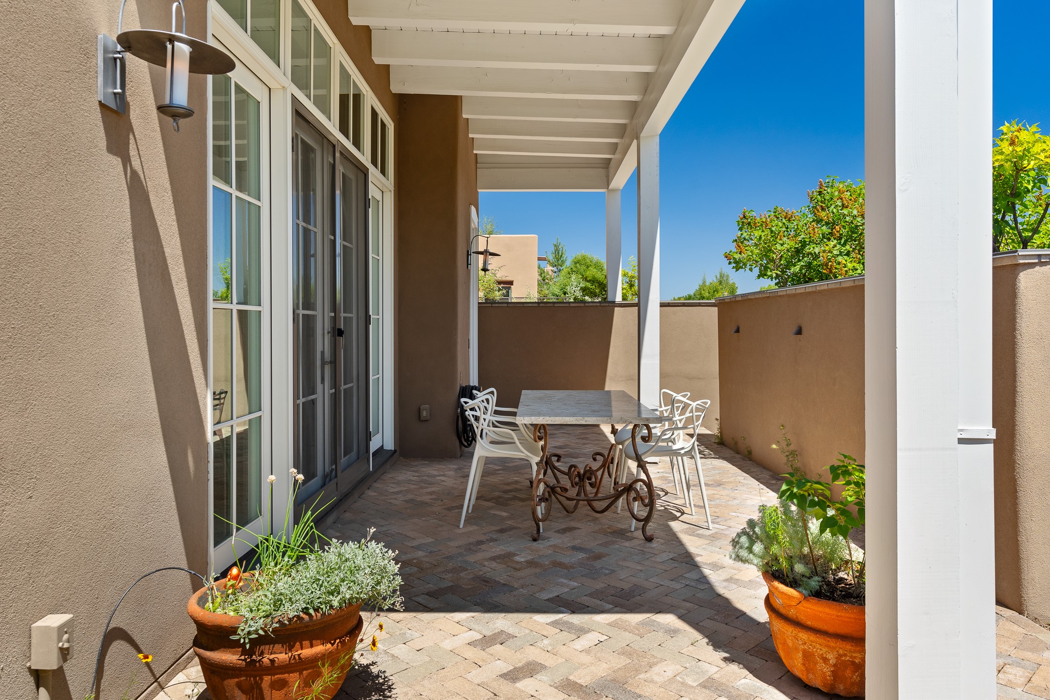 Santa Fe, New Mexico 87501, United States, 2 Bedrooms Bedrooms, ,2 BathroomsBathrooms,Residential,Pending,52220