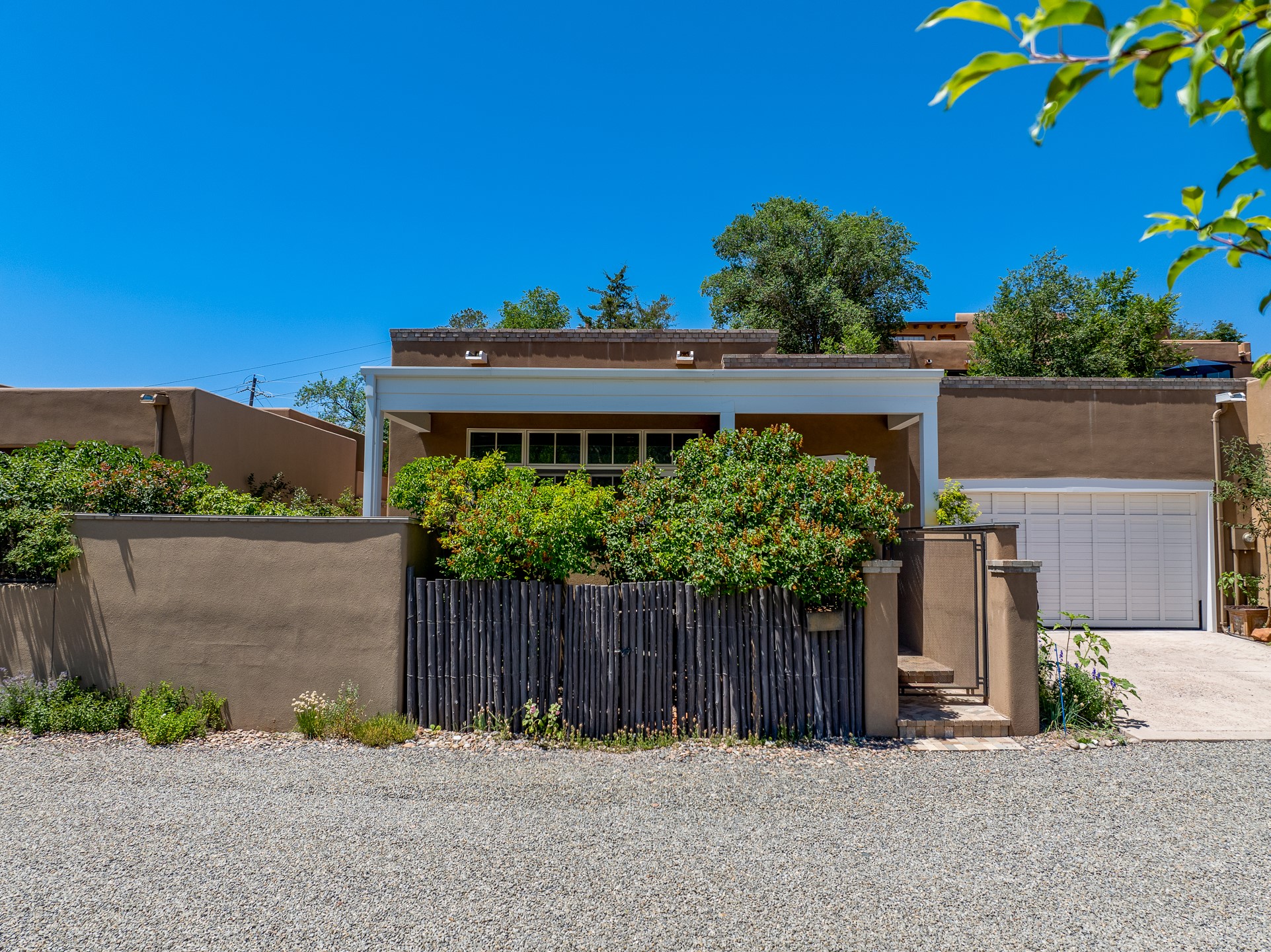 Santa Fe, New Mexico 87501, United States, 2 Bedrooms Bedrooms, ,2 BathroomsBathrooms,Residential,Pending,52220