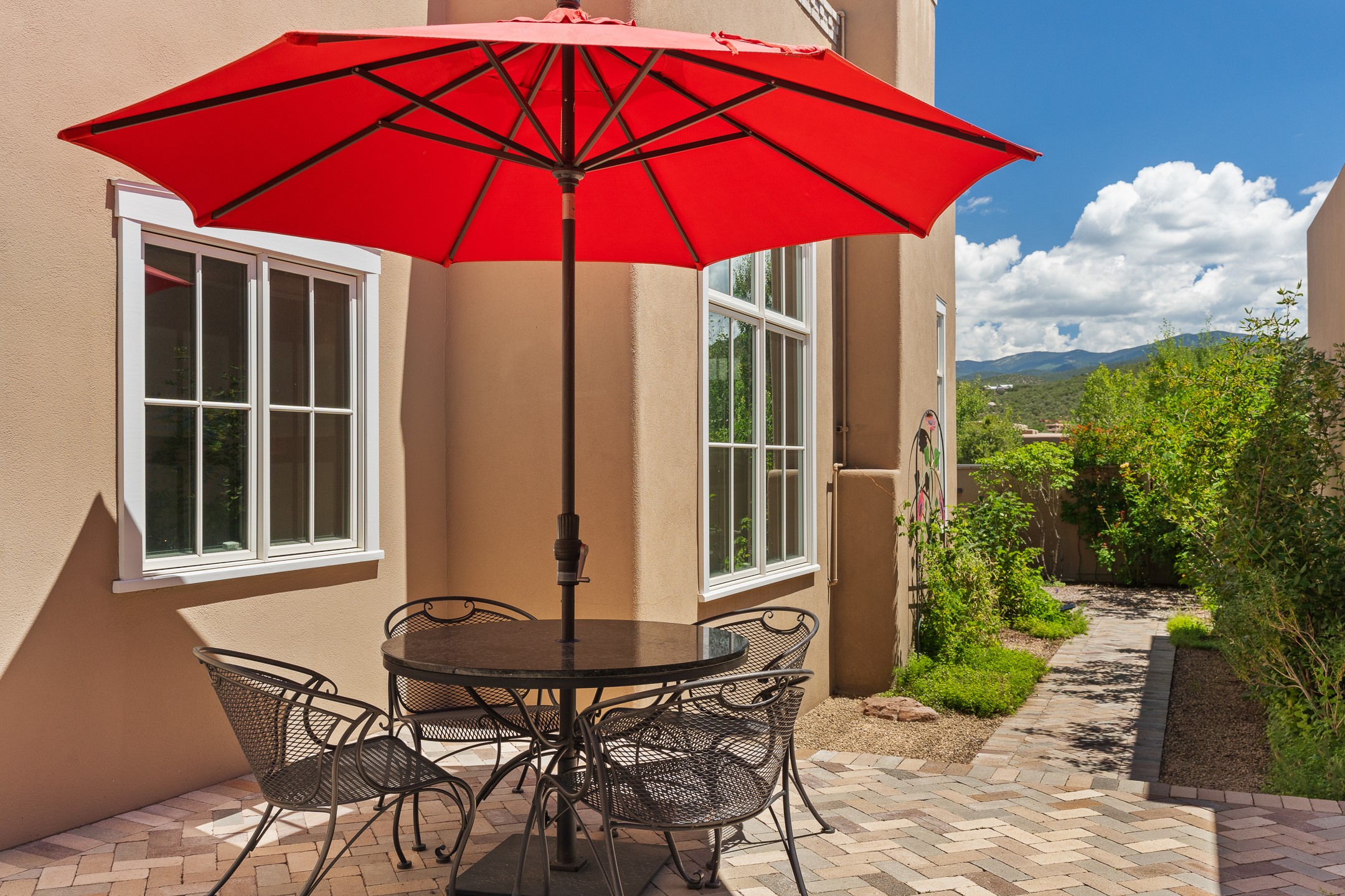 Santa Fe, New Mexico 87501, United States, 2 Bedrooms Bedrooms, ,2 BathroomsBathrooms,Residential,Pending,52220