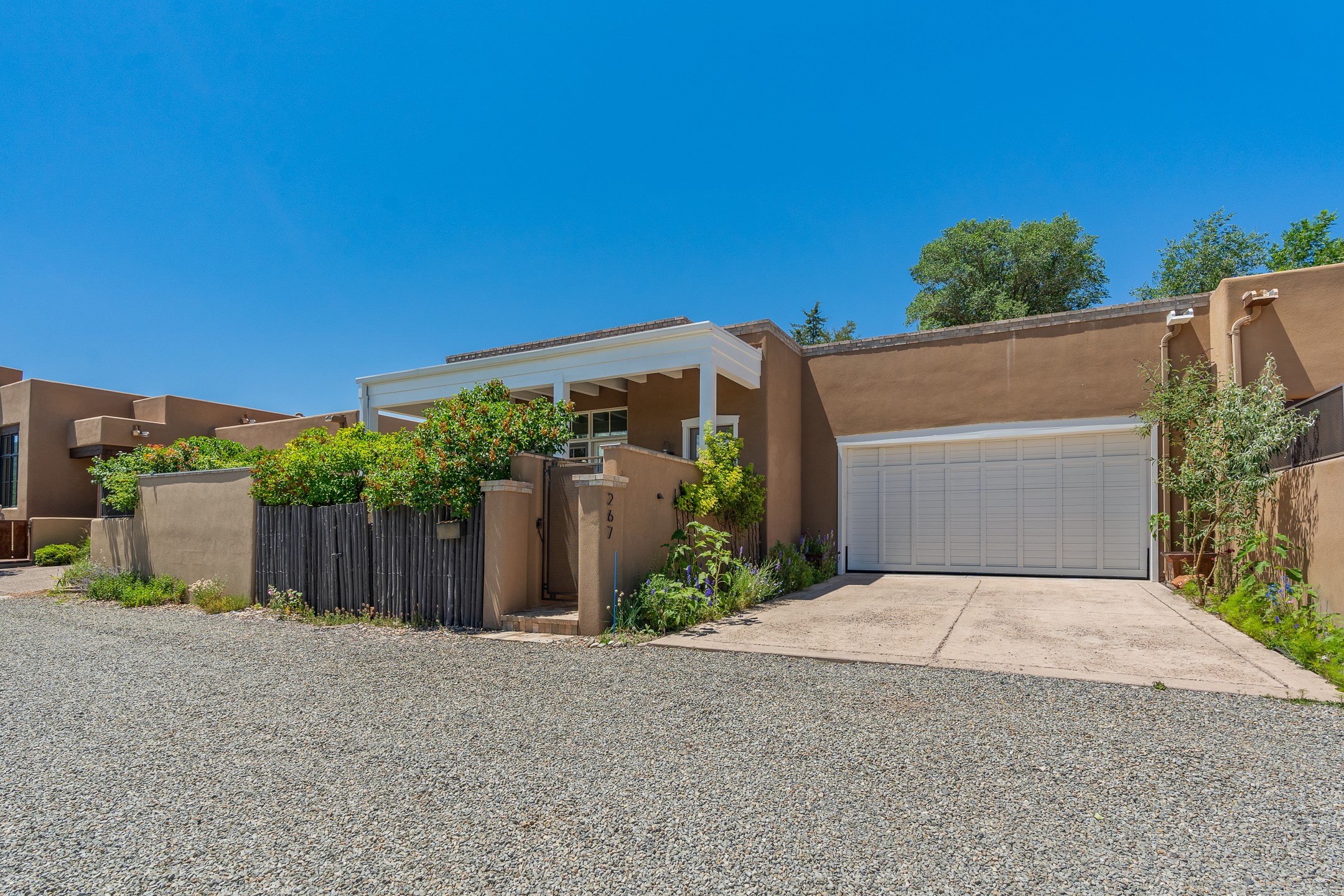 Santa Fe, New Mexico 87501, United States, 2 Bedrooms Bedrooms, ,2 BathroomsBathrooms,Residential,Pending,52220