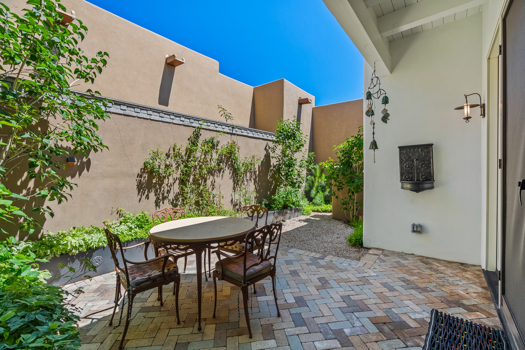 Santa Fe, New Mexico 87501, United States, 2 Bedrooms Bedrooms, ,2 BathroomsBathrooms,Residential,Pending,52220