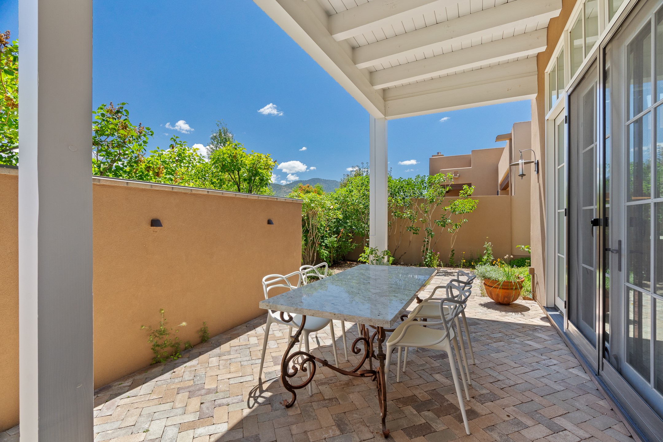 Santa Fe, New Mexico 87501, United States, 2 Bedrooms Bedrooms, ,2 BathroomsBathrooms,Residential,Pending,52220