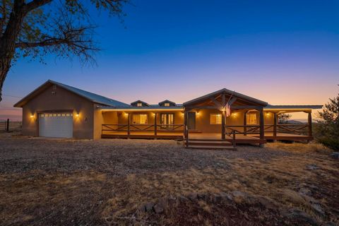 Photo of 5 Wide View Ln, Santa Fe, NM 87508 (MLS # 202601618)