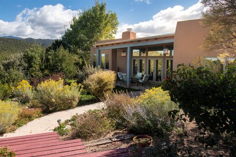 870 Paseo de Don Carlos Santa Fe NM 87501