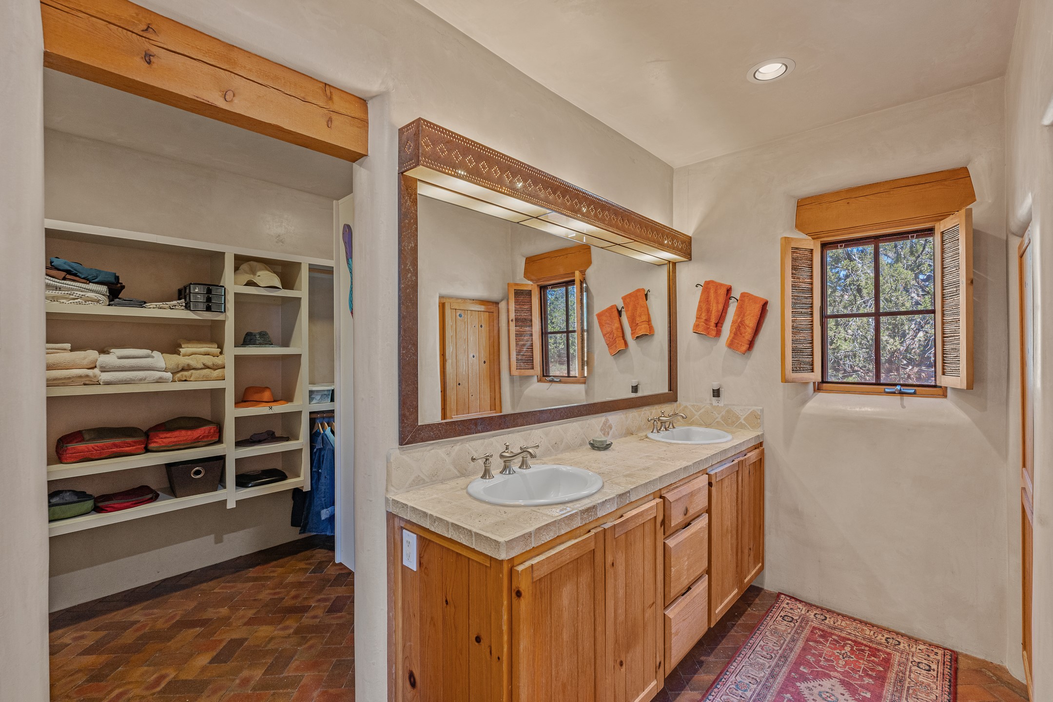 Santa Fe, New Mexico 87506, United States, 3 Bedrooms Bedrooms, ,2 BathroomsBathrooms,Residential,Active,216184