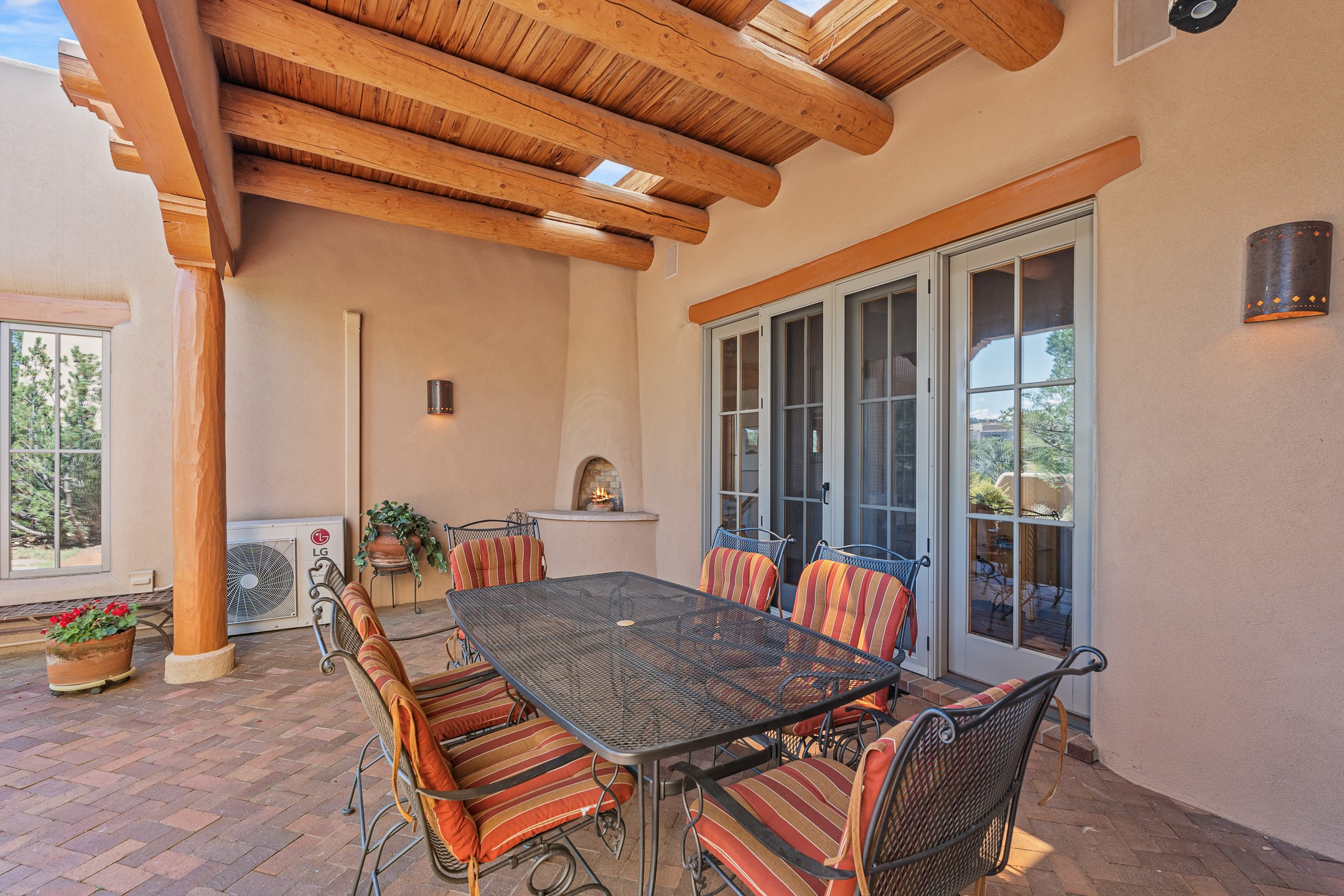 Santa Fe, New Mexico 87506, United States, 3 Bedrooms Bedrooms, ,2 BathroomsBathrooms,Residential,Active,216184