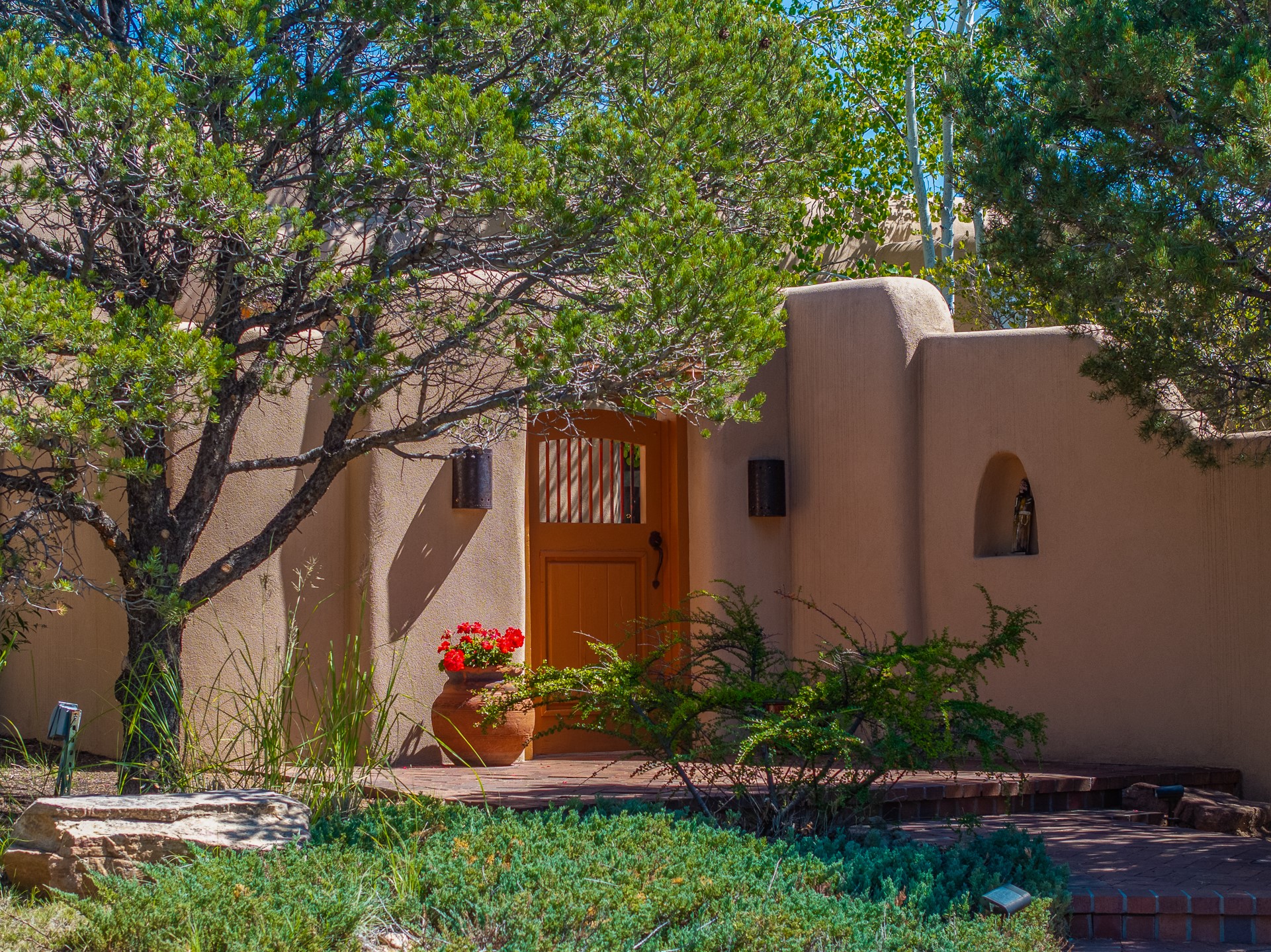 Santa Fe, New Mexico 87506, United States, 3 Bedrooms Bedrooms, ,2 BathroomsBathrooms,Residential,Active,216184