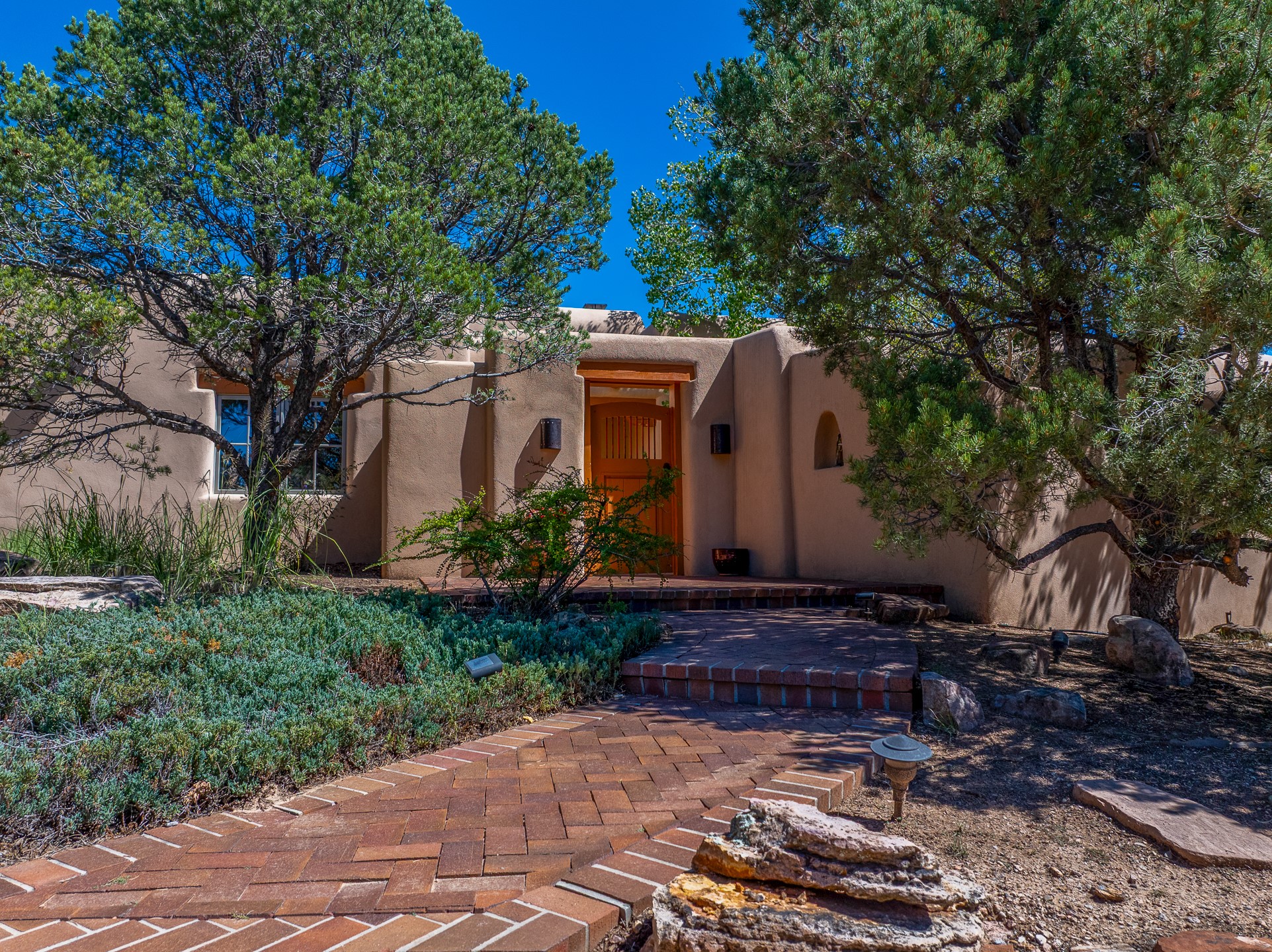 Santa Fe, New Mexico 87506, United States, 3 Bedrooms Bedrooms, ,2 BathroomsBathrooms,Residential,Active,216184