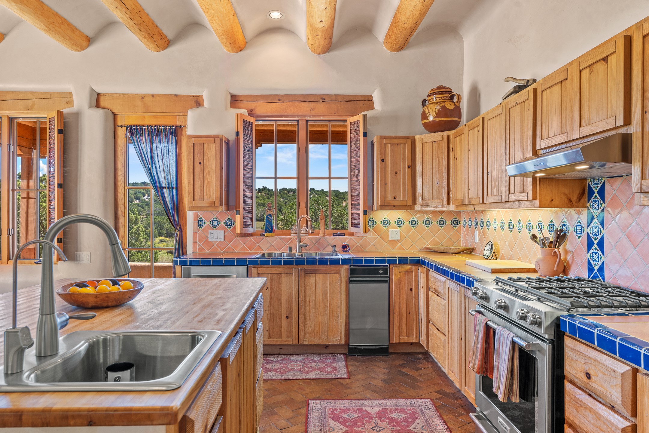 Santa Fe, New Mexico 87506, United States, 3 Bedrooms Bedrooms, ,2 BathroomsBathrooms,Residential,Active,216184