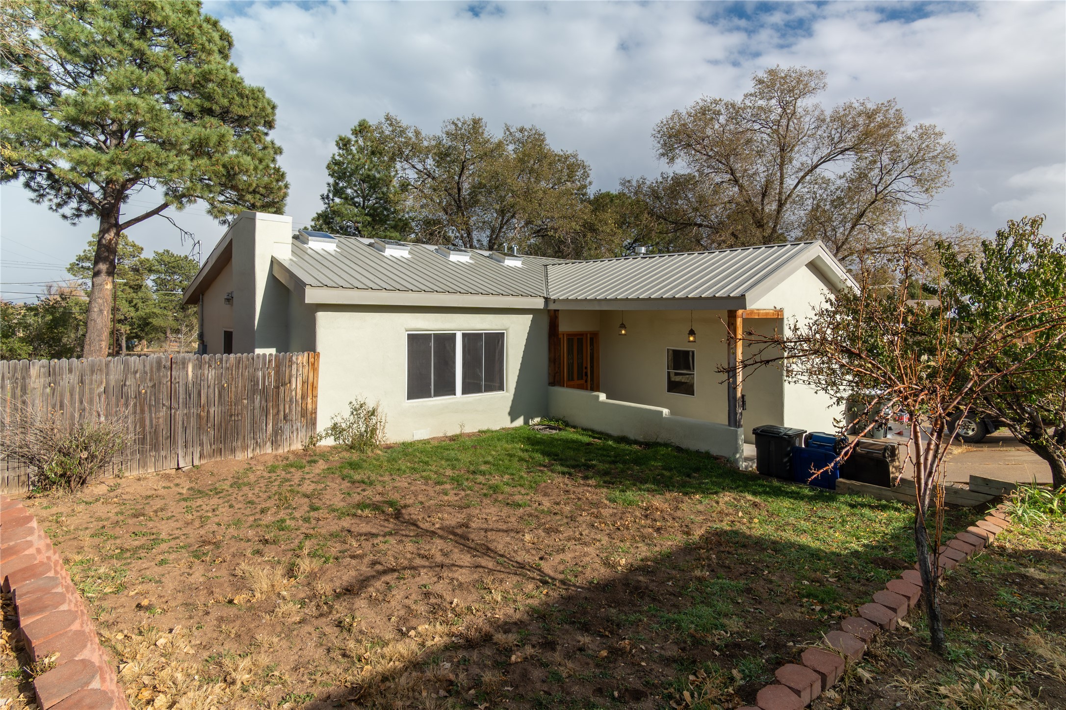 818 43rd St #B, Los Alamos, New Mexico image 1