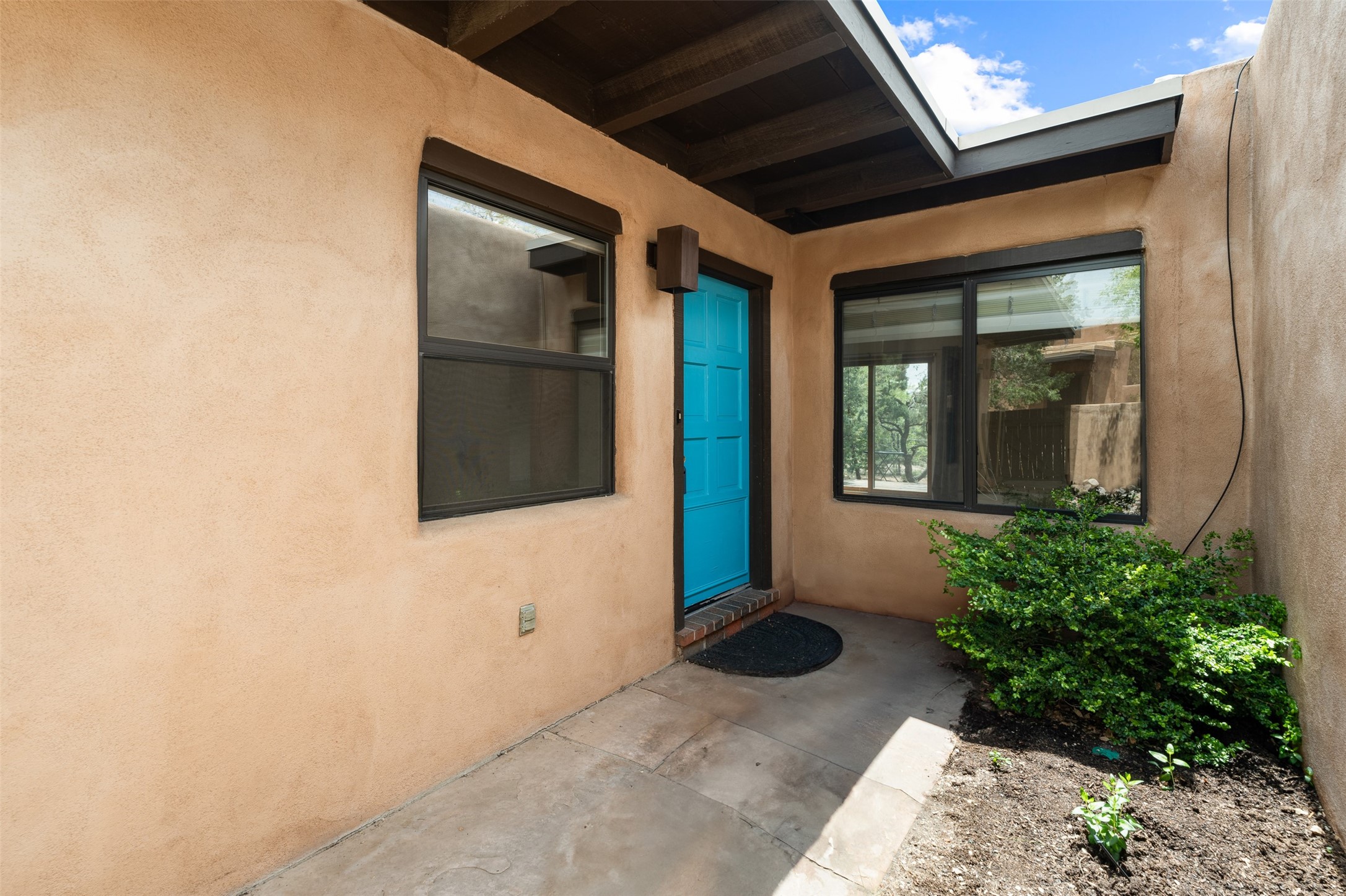 928 Los Lovatos Road, Santa Fe, New Mexico image 2