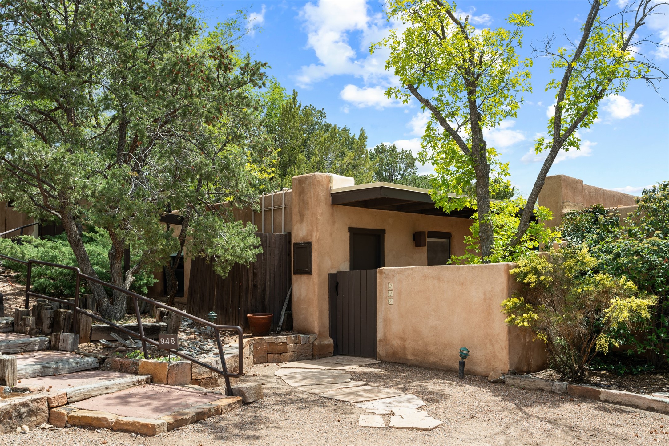 928 Los Lovatos Road, Santa Fe, New Mexico image 1