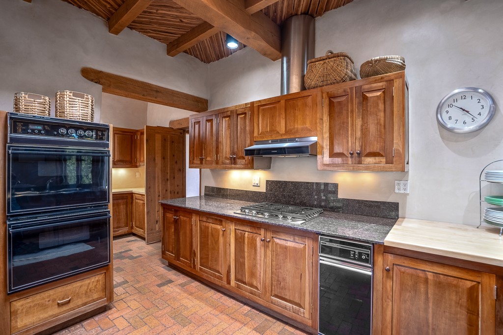 46 Laughing Horse Lane, Santa Fe, New Mexico image 20