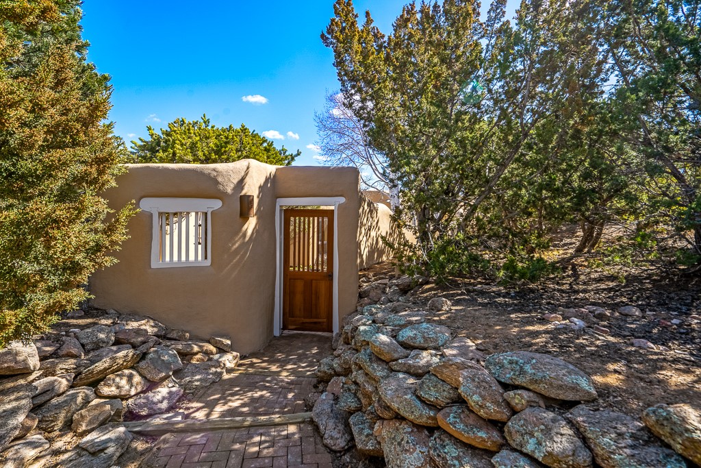 46 Laughing Horse Lane, Santa Fe, New Mexico image 2