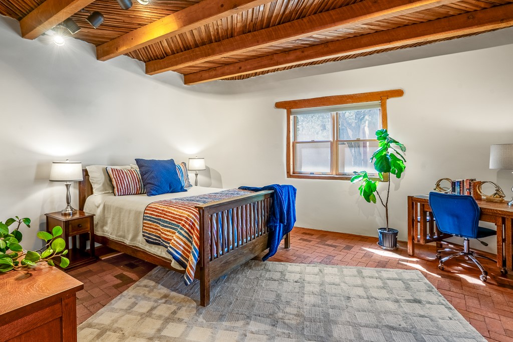 46 Laughing Horse Lane, Santa Fe, New Mexico image 38