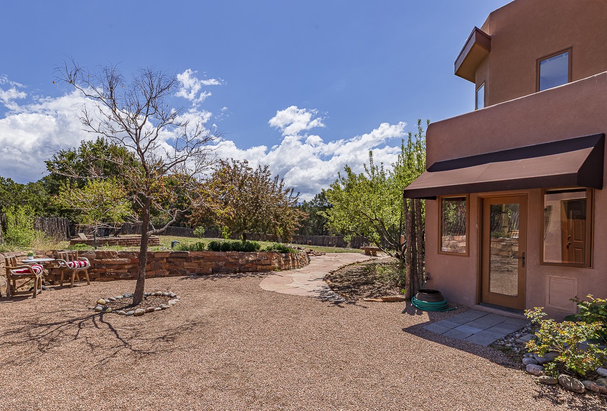 Santa Fe, New Mexico 87506, United States, 4 Bedrooms Bedrooms, ,4 BathroomsBathrooms,Residential,Active,96270