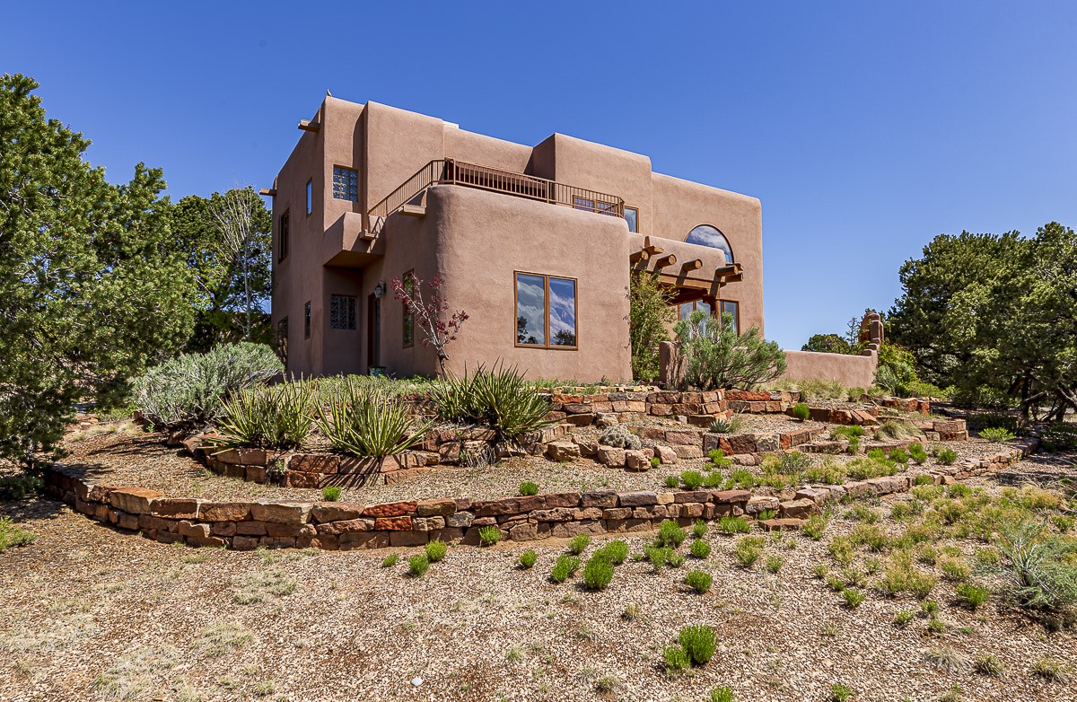 Santa Fe, New Mexico 87506, United States, 4 Bedrooms Bedrooms, ,4 BathroomsBathrooms,Residential,Active,96270