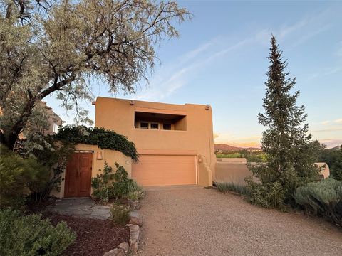 Homes For Sale - 219 Camino De La Sierra<br/> Santa Fe, NM 87501