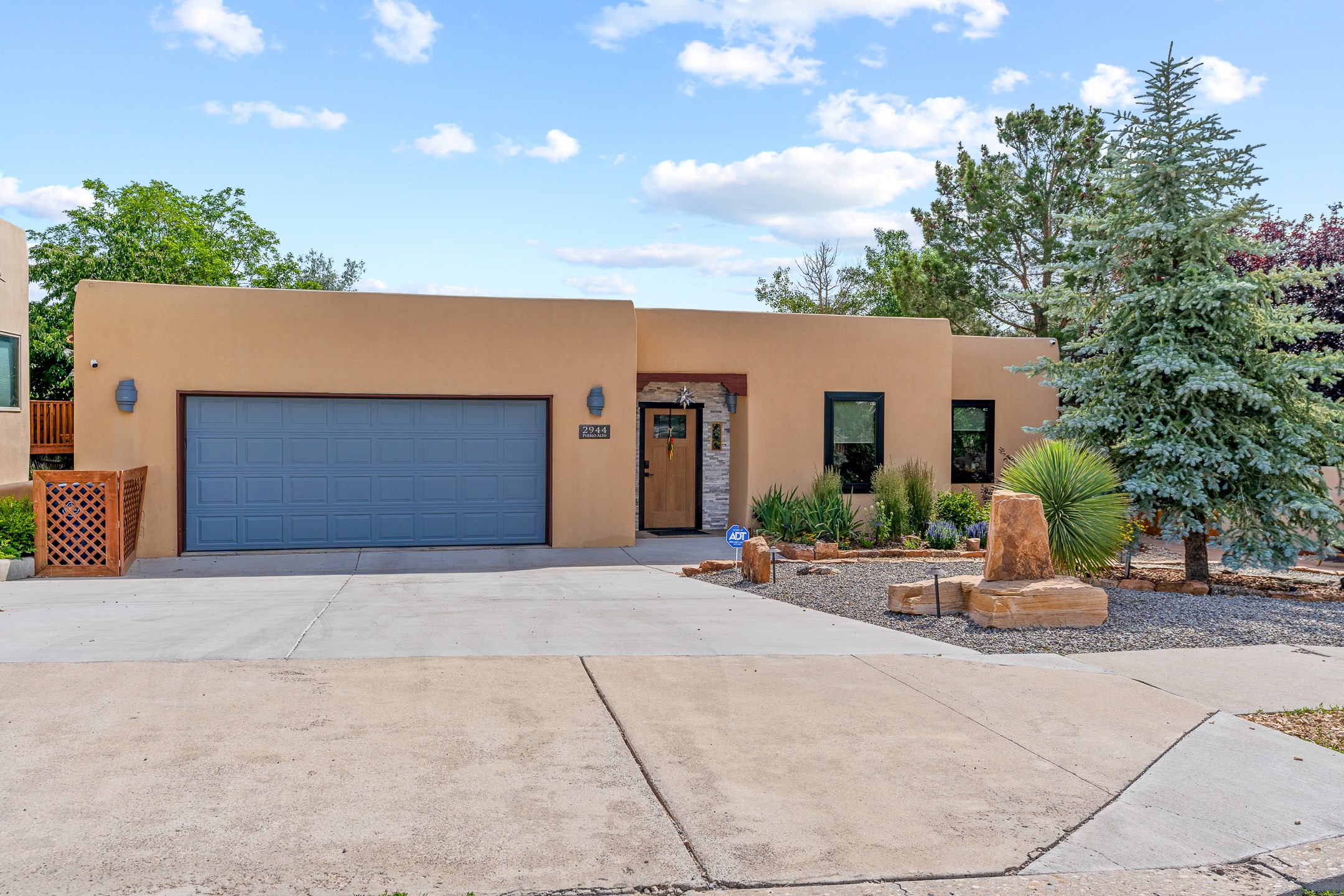 Santa Fe, New Mexico 87507, United States, 3 Bedrooms Bedrooms, ,2 BathroomsBathrooms,Residential,Pending,154682