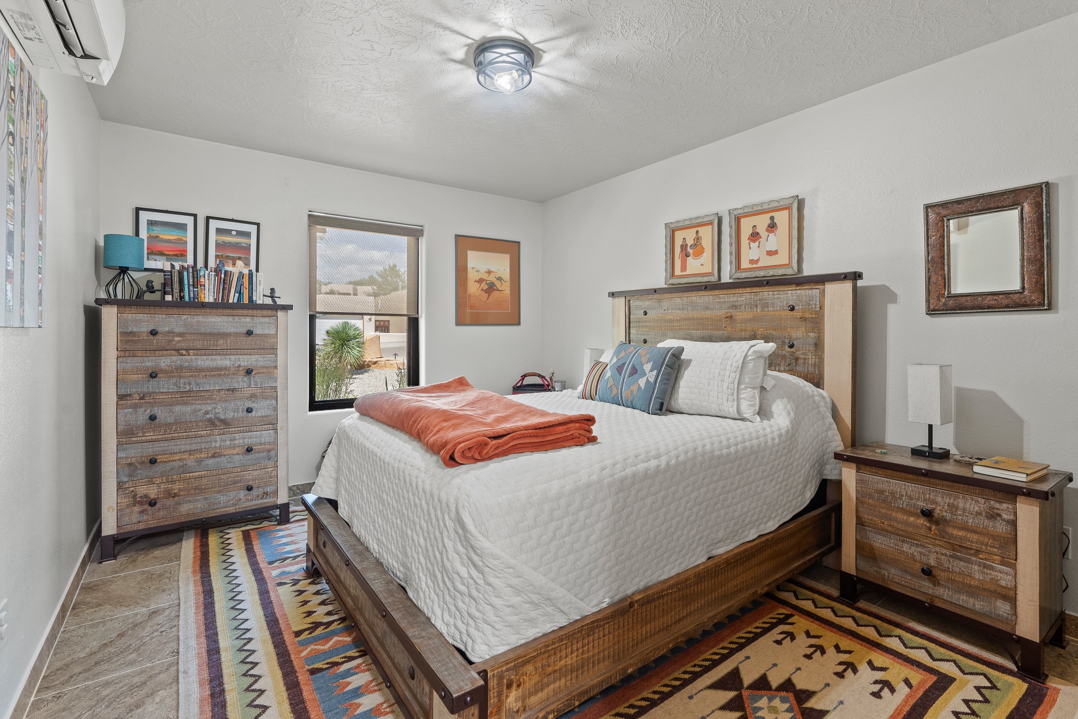 Santa Fe, New Mexico 87507, United States, 3 Bedrooms Bedrooms, ,2 BathroomsBathrooms,Residential,Pending,154682