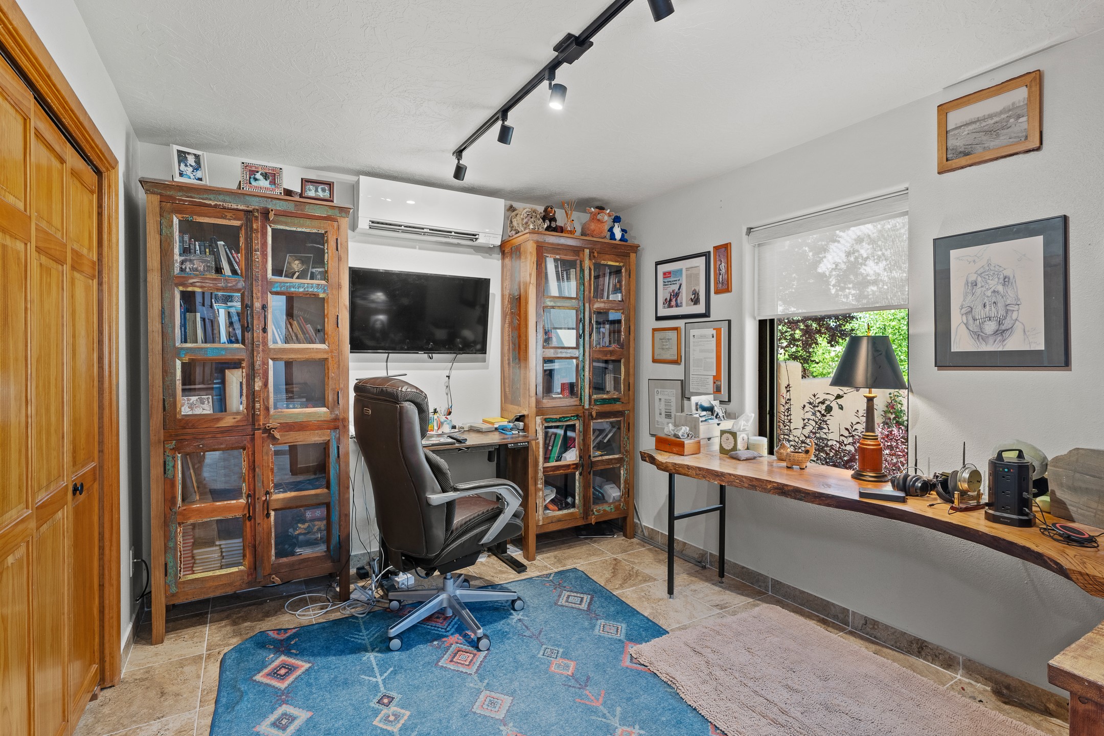 Santa Fe, New Mexico 87507, United States, 3 Bedrooms Bedrooms, ,2 BathroomsBathrooms,Residential,Pending,154682