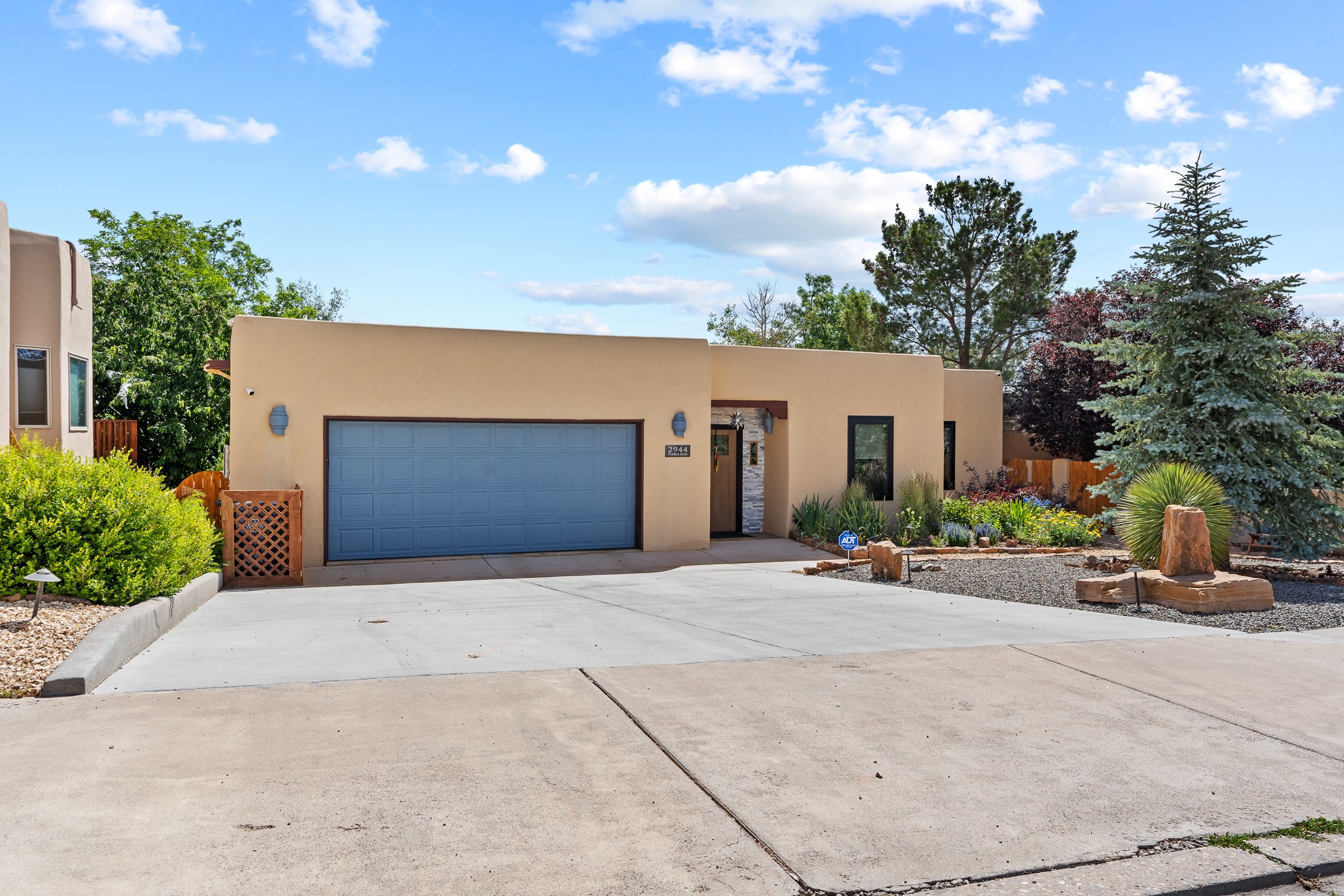 Santa Fe, New Mexico 87507, United States, 3 Bedrooms Bedrooms, ,2 BathroomsBathrooms,Residential,Pending,154682