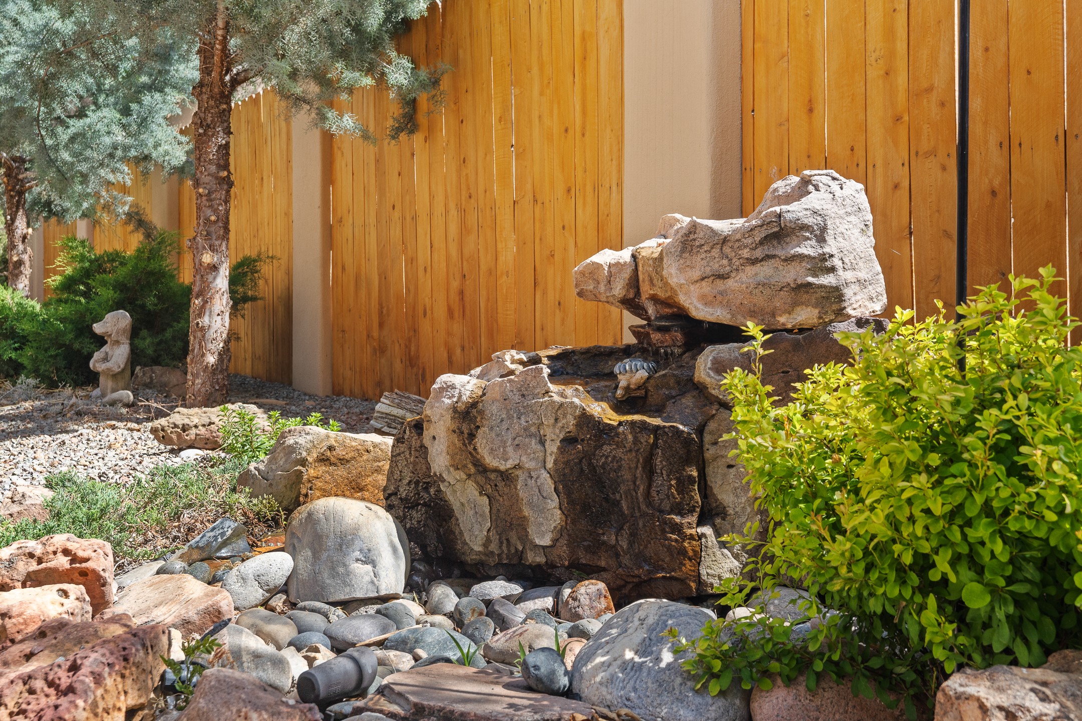 Santa Fe, New Mexico 87507, United States, 3 Bedrooms Bedrooms, ,2 BathroomsBathrooms,Residential,Pending,154682