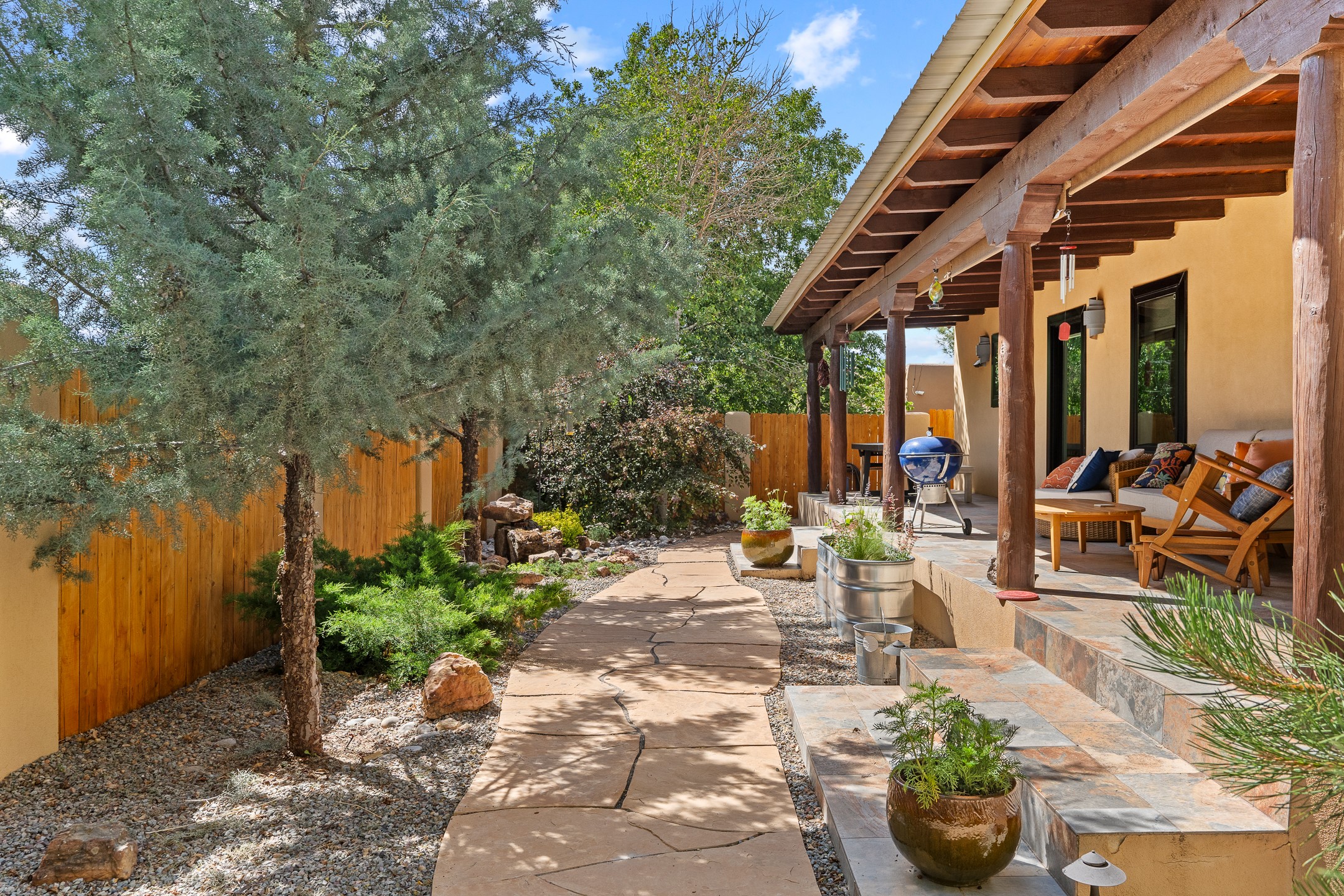 Santa Fe, New Mexico 87507, United States, 3 Bedrooms Bedrooms, ,2 BathroomsBathrooms,Residential,Pending,154682