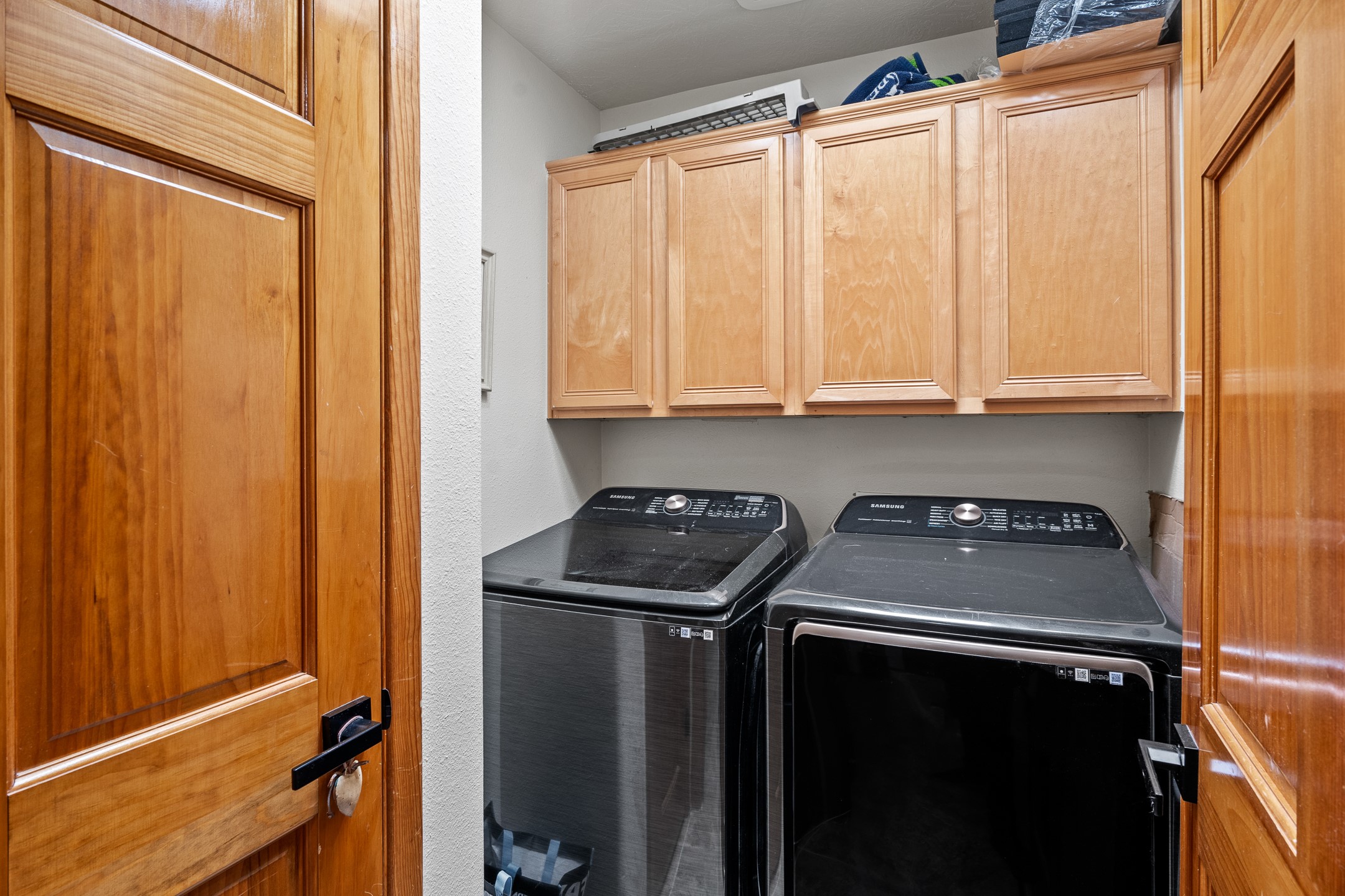 Santa Fe, New Mexico 87507, United States, 3 Bedrooms Bedrooms, ,2 BathroomsBathrooms,Residential,Pending,154682