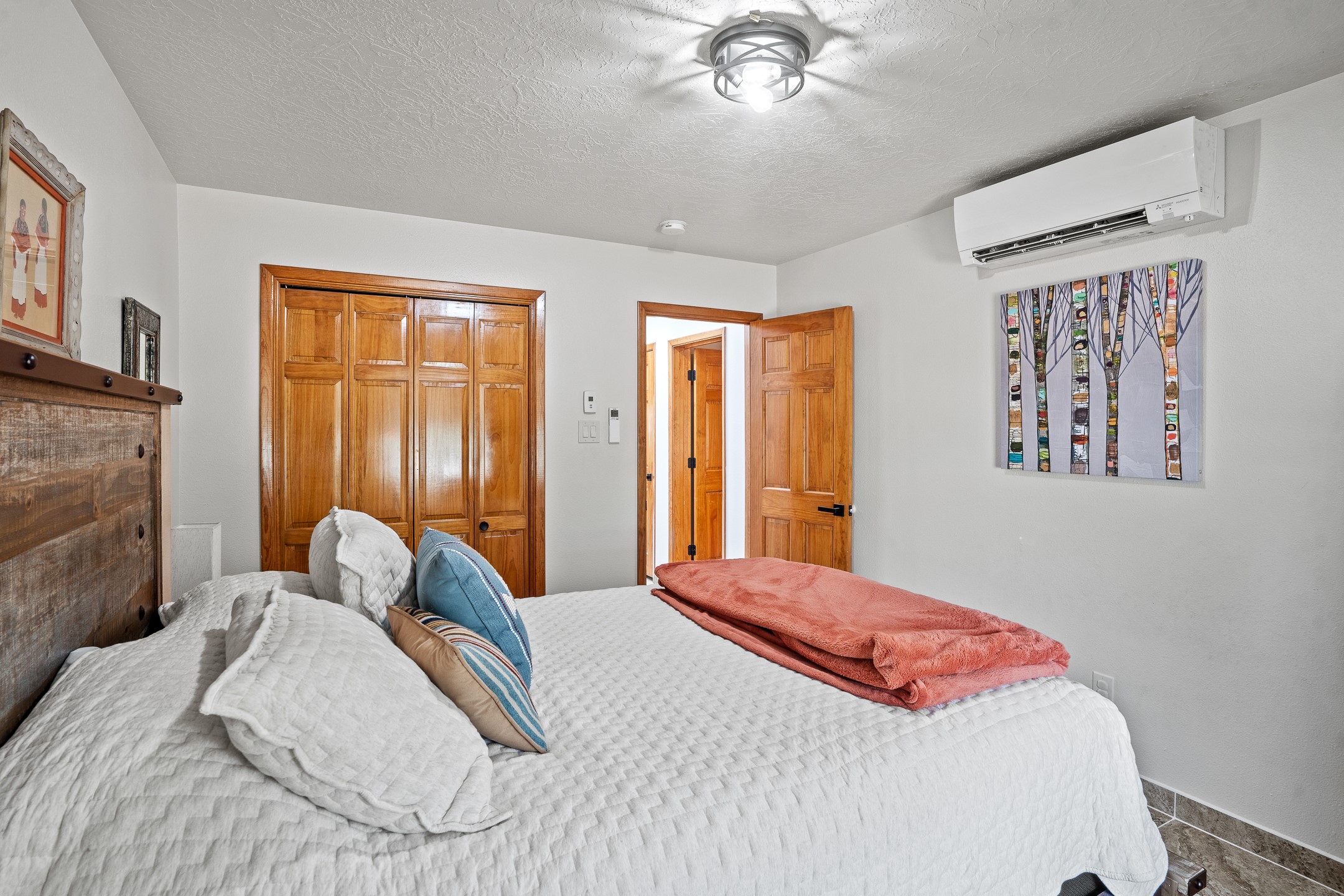 Santa Fe, New Mexico 87507, United States, 3 Bedrooms Bedrooms, ,2 BathroomsBathrooms,Residential,Pending,154682