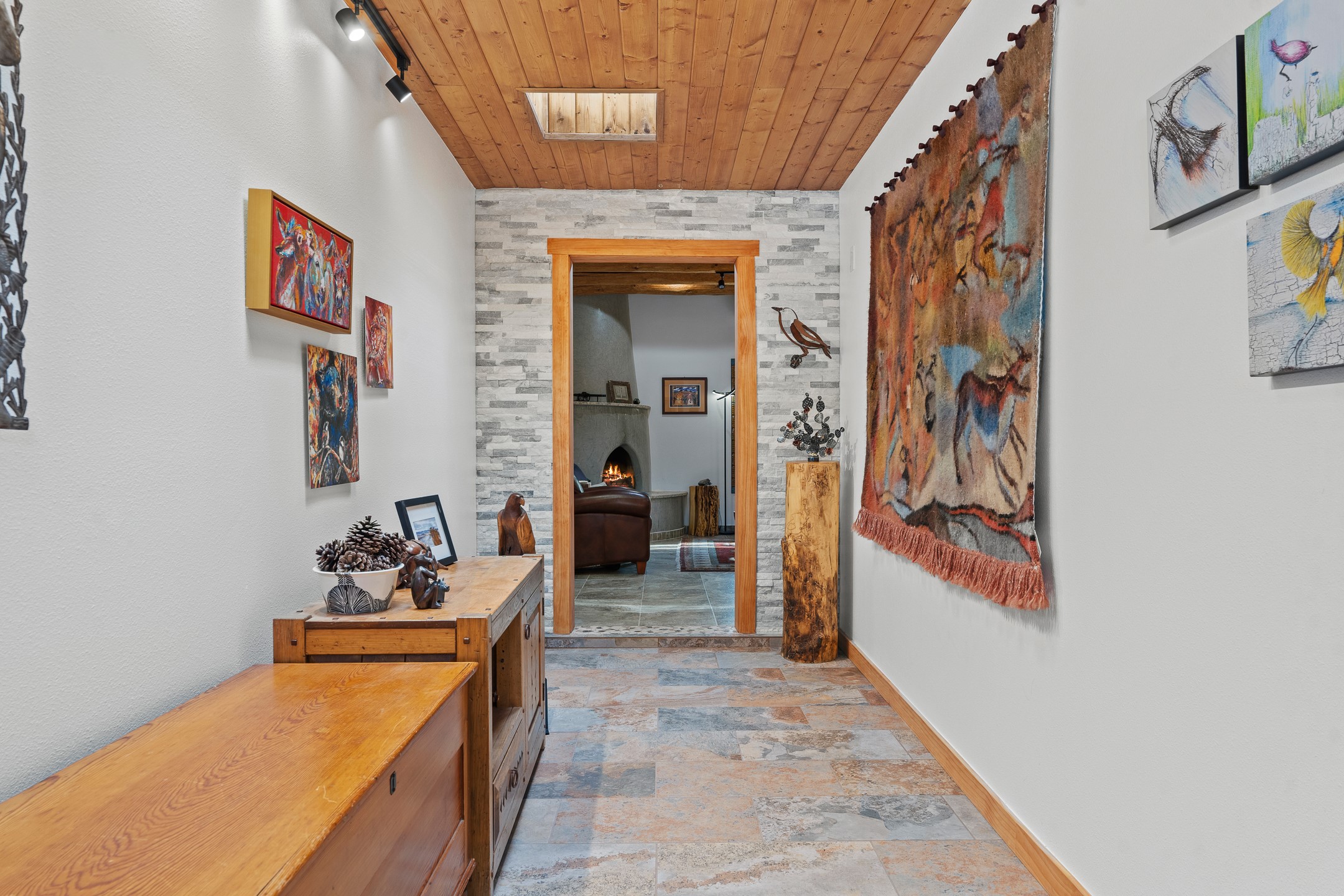 Santa Fe, New Mexico 87507, United States, 3 Bedrooms Bedrooms, ,2 BathroomsBathrooms,Residential,Pending,154682