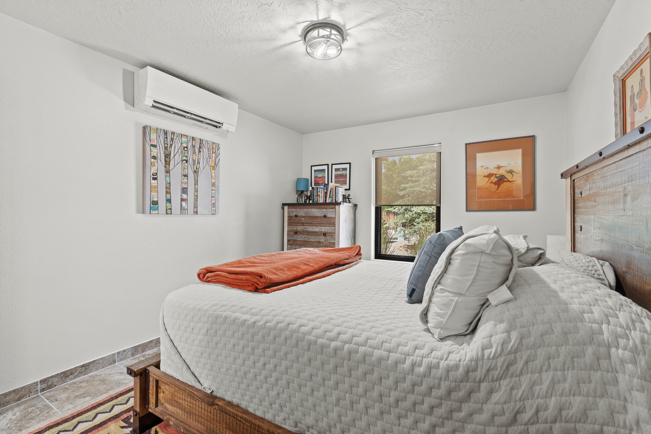 Santa Fe, New Mexico 87507, United States, 3 Bedrooms Bedrooms, ,2 BathroomsBathrooms,Residential,Pending,154682