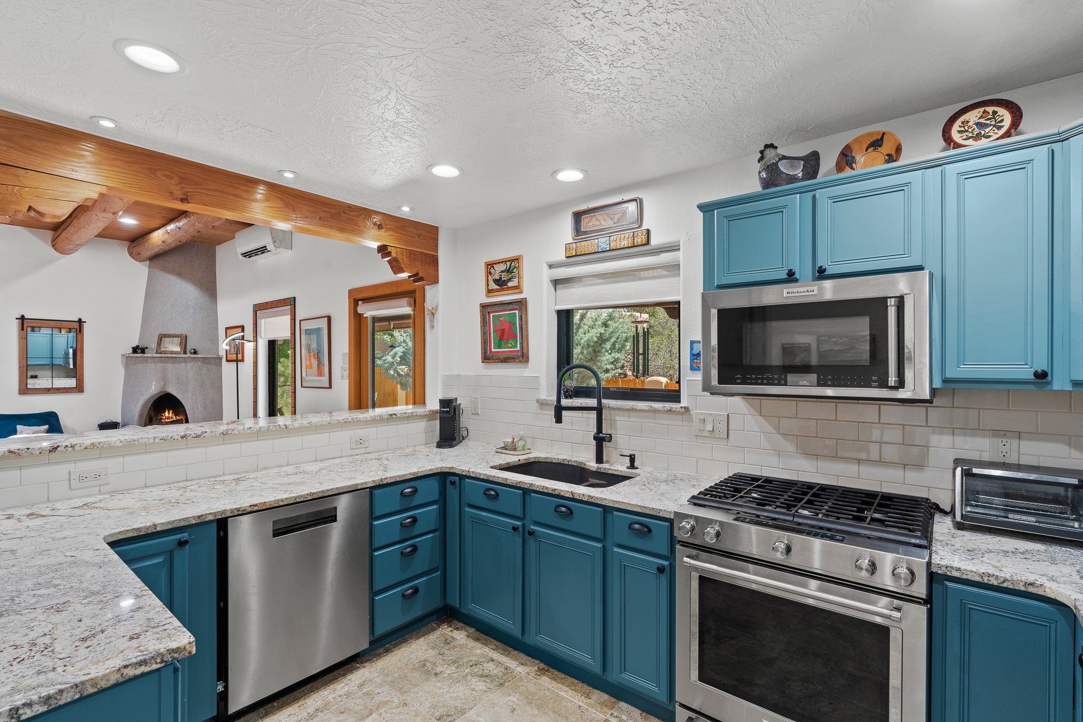 Santa Fe, New Mexico 87507, United States, 3 Bedrooms Bedrooms, ,2 BathroomsBathrooms,Residential,Pending,154682