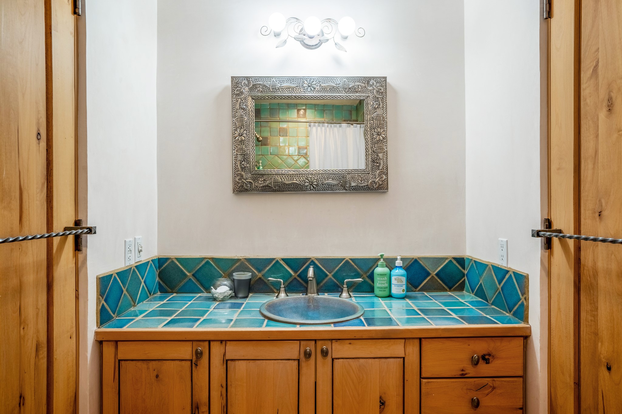 Santa Fe, New Mexico 87505, United States, 6 Bedrooms Bedrooms, ,4 BathroomsBathrooms,Residential,Active,123281