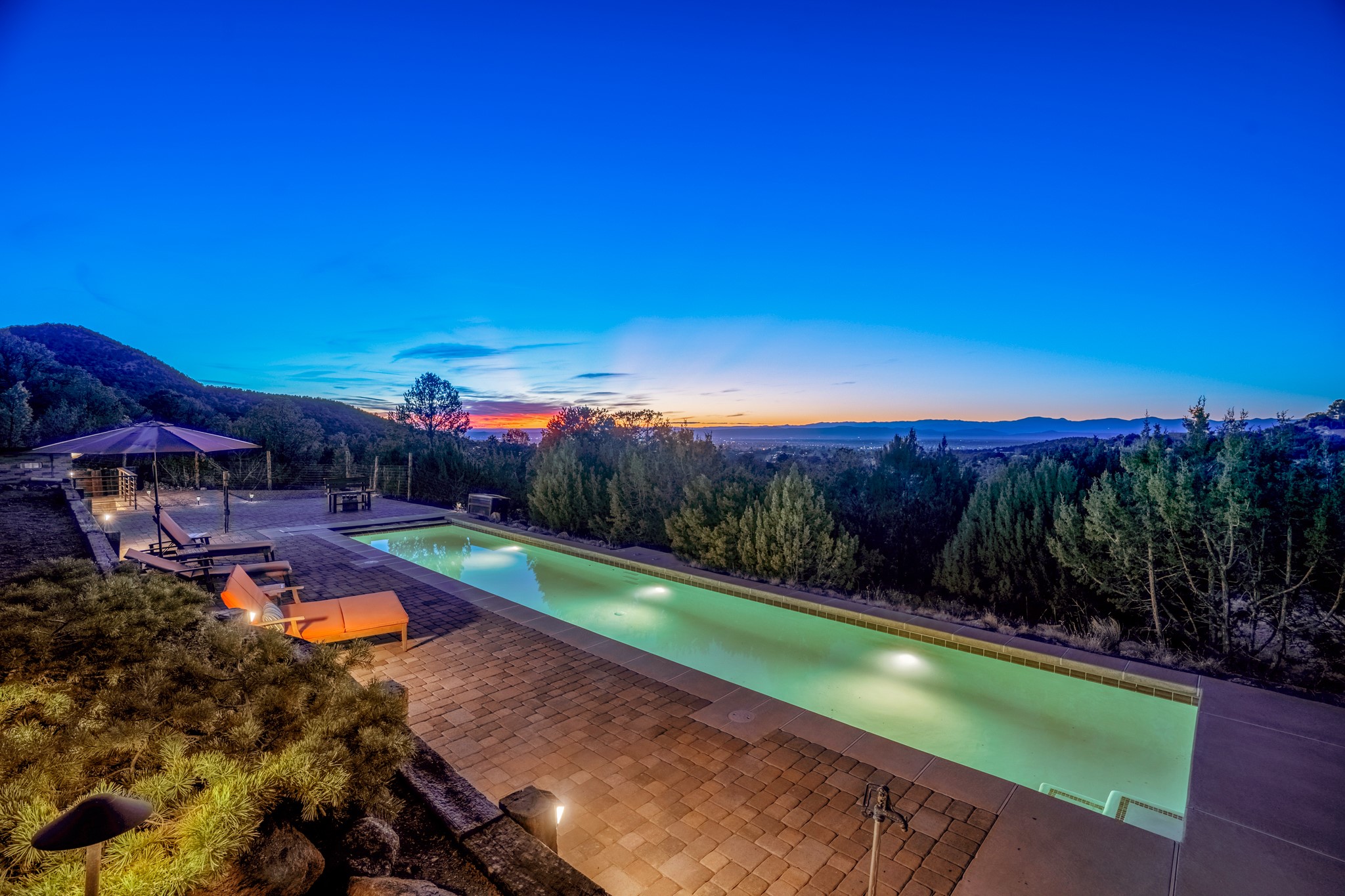 Santa Fe, New Mexico 87505, United States, 6 Bedrooms Bedrooms, ,4 BathroomsBathrooms,Residential,Active,123281