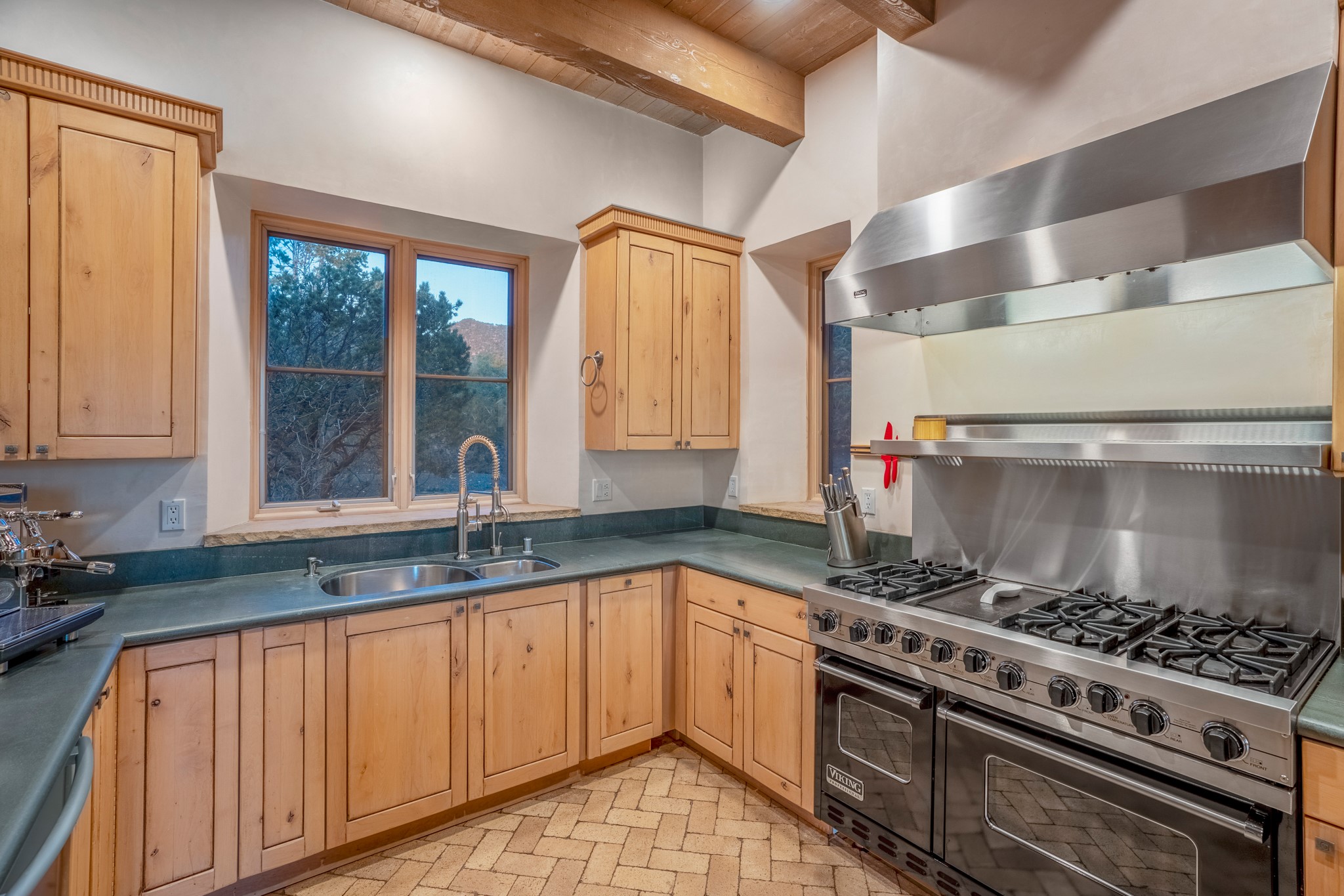 Santa Fe, New Mexico 87505, United States, 6 Bedrooms Bedrooms, ,4 BathroomsBathrooms,Residential,Active,123281