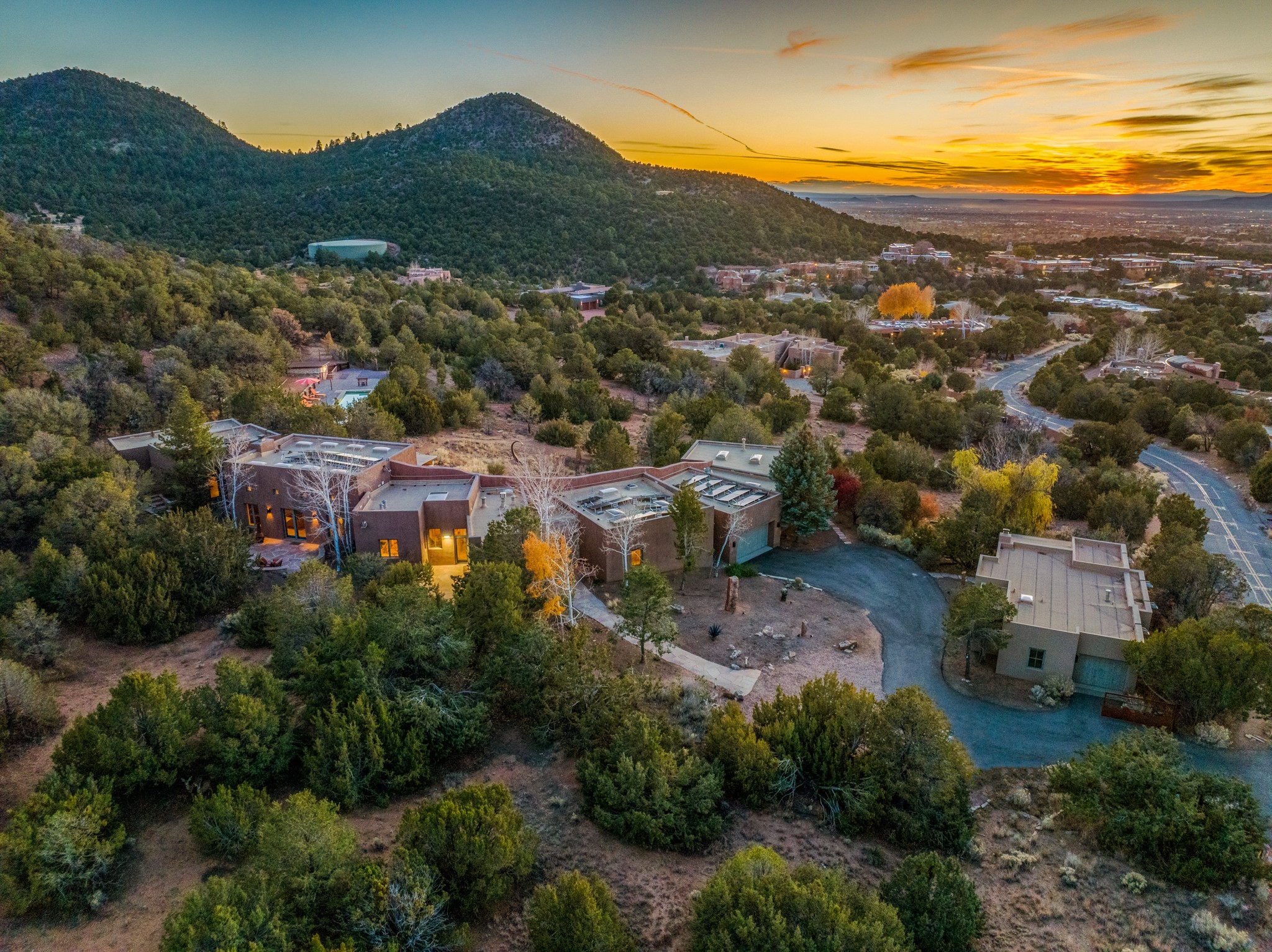 Santa Fe, New Mexico 87505, United States, 6 Bedrooms Bedrooms, ,4 BathroomsBathrooms,Residential,Active,123281