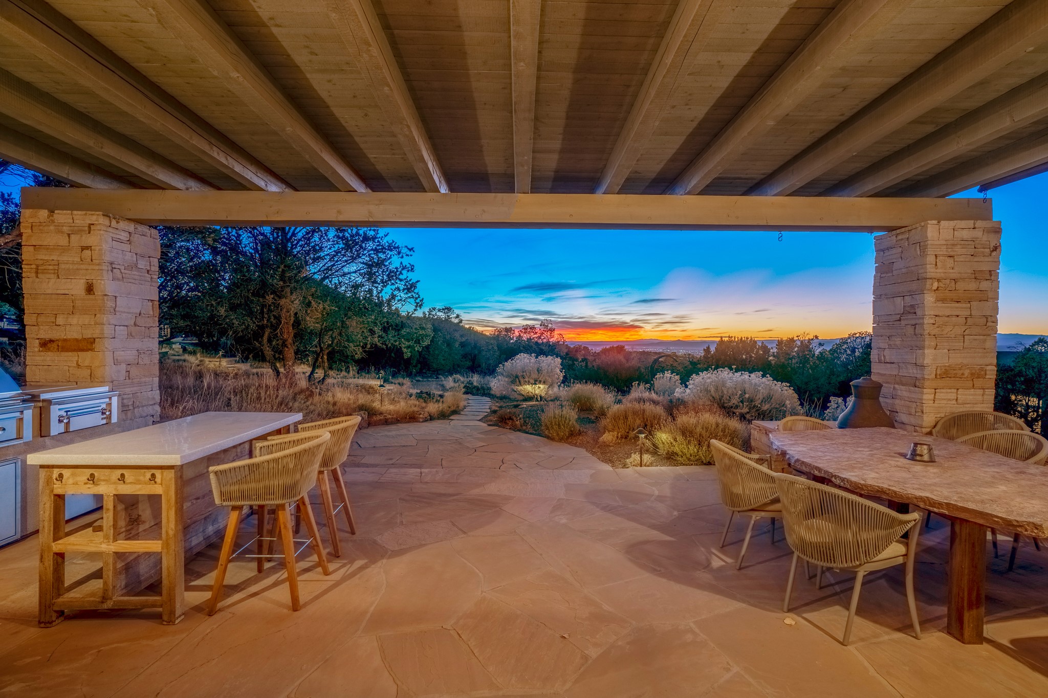 Santa Fe, New Mexico 87505, United States, 6 Bedrooms Bedrooms, ,4 BathroomsBathrooms,Residential,Active,123281