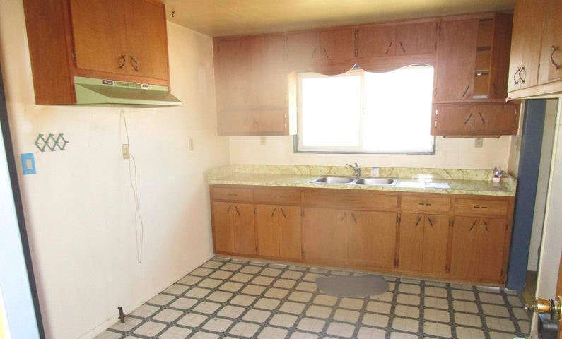 720 Tilden Ave, Las Vegas, New Mexico image 3