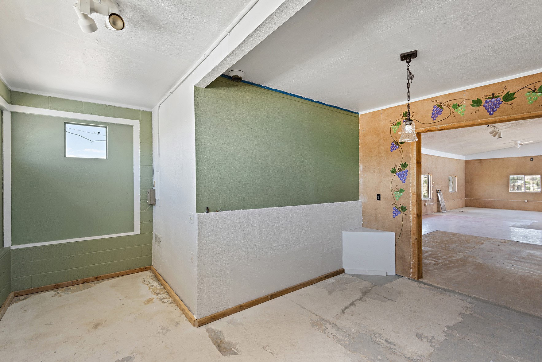 Espanola, New Mexico 87532, United States, ,Commercial,Pending,67029