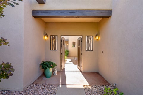 Homes For Sale - 9 E Avenida Sebastian<br/> Santa Fe, NM 87506